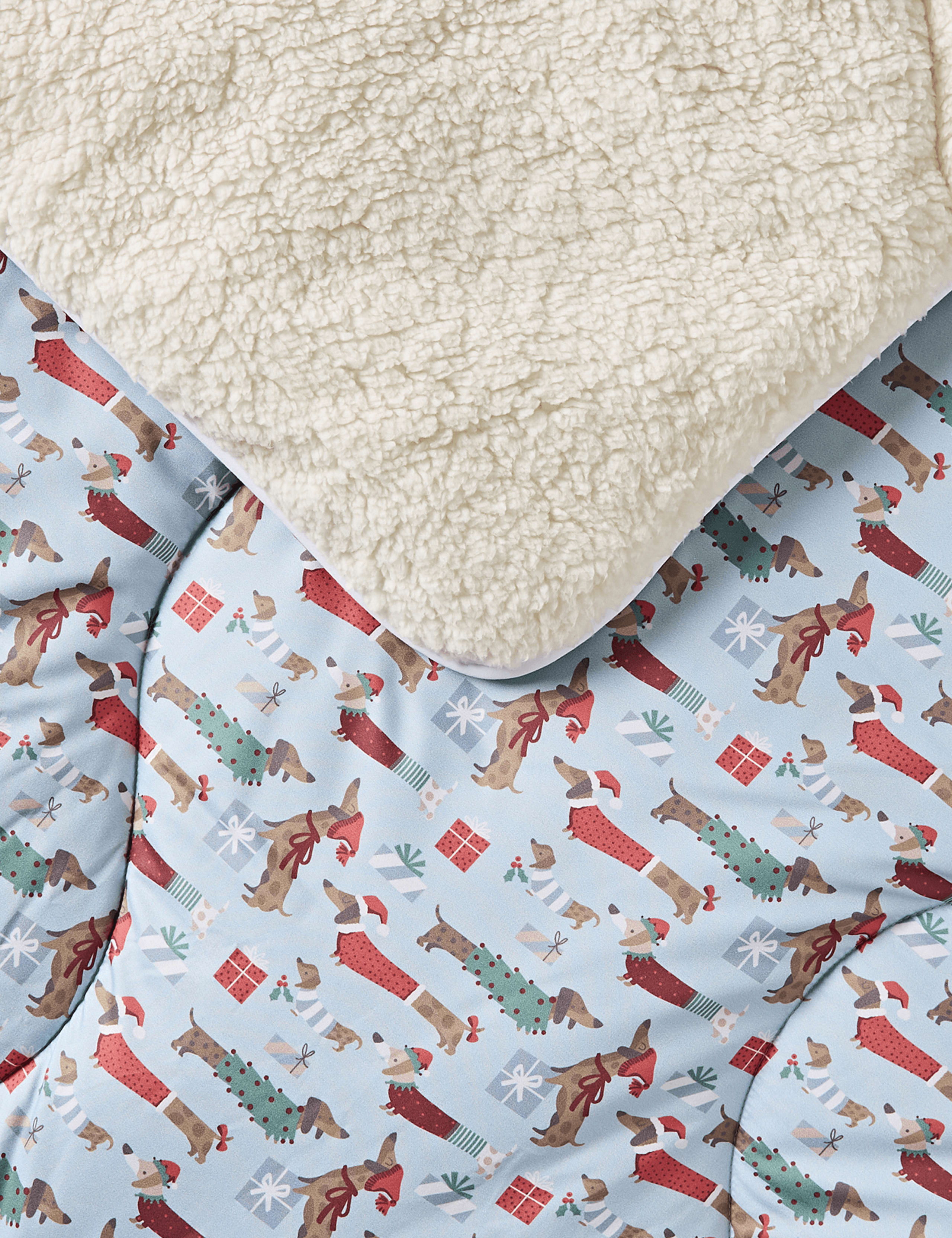 Festive Dogs Sherpa Fleece 9 Tog Throw 2 of 4