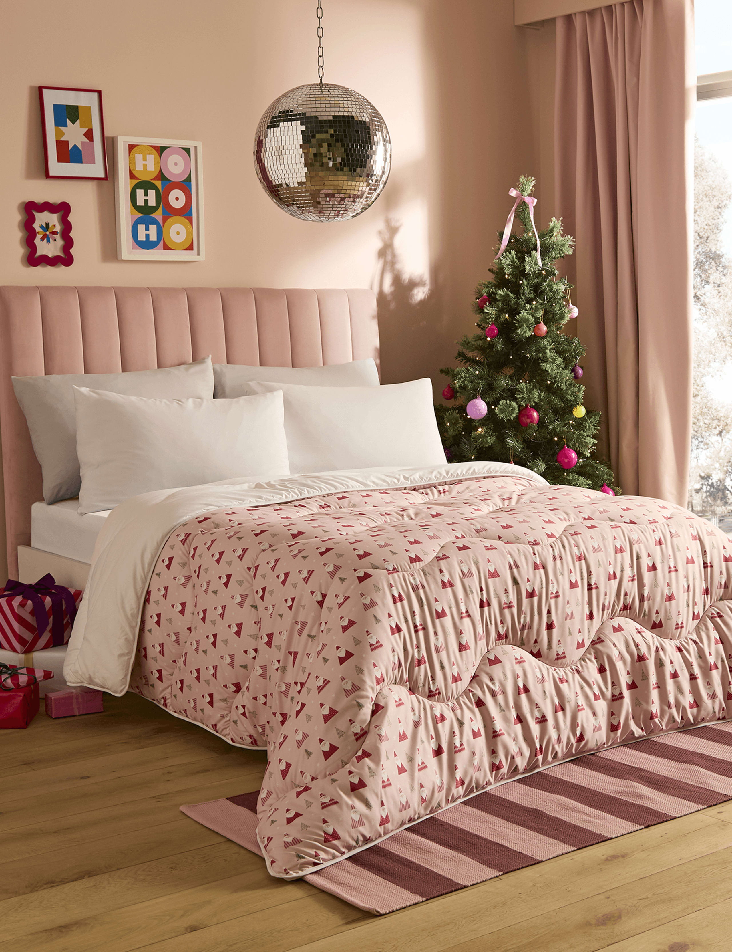 Santa Printed 10.5 Tog Coverless Duvet Set 1 of 6