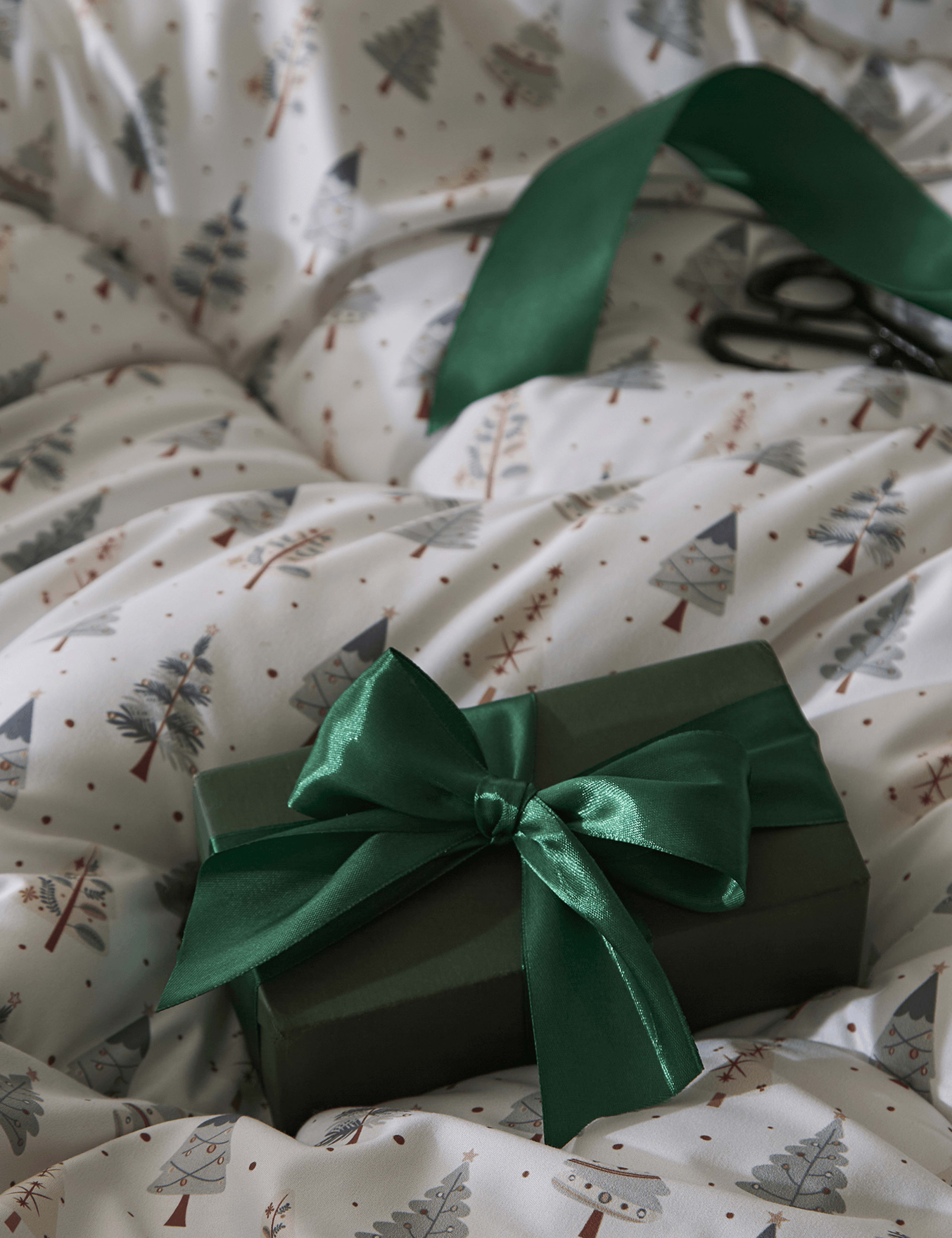 Scandi Tree 10.5 Tog Coverless Duvet & Pillowcase Set 2 of 5