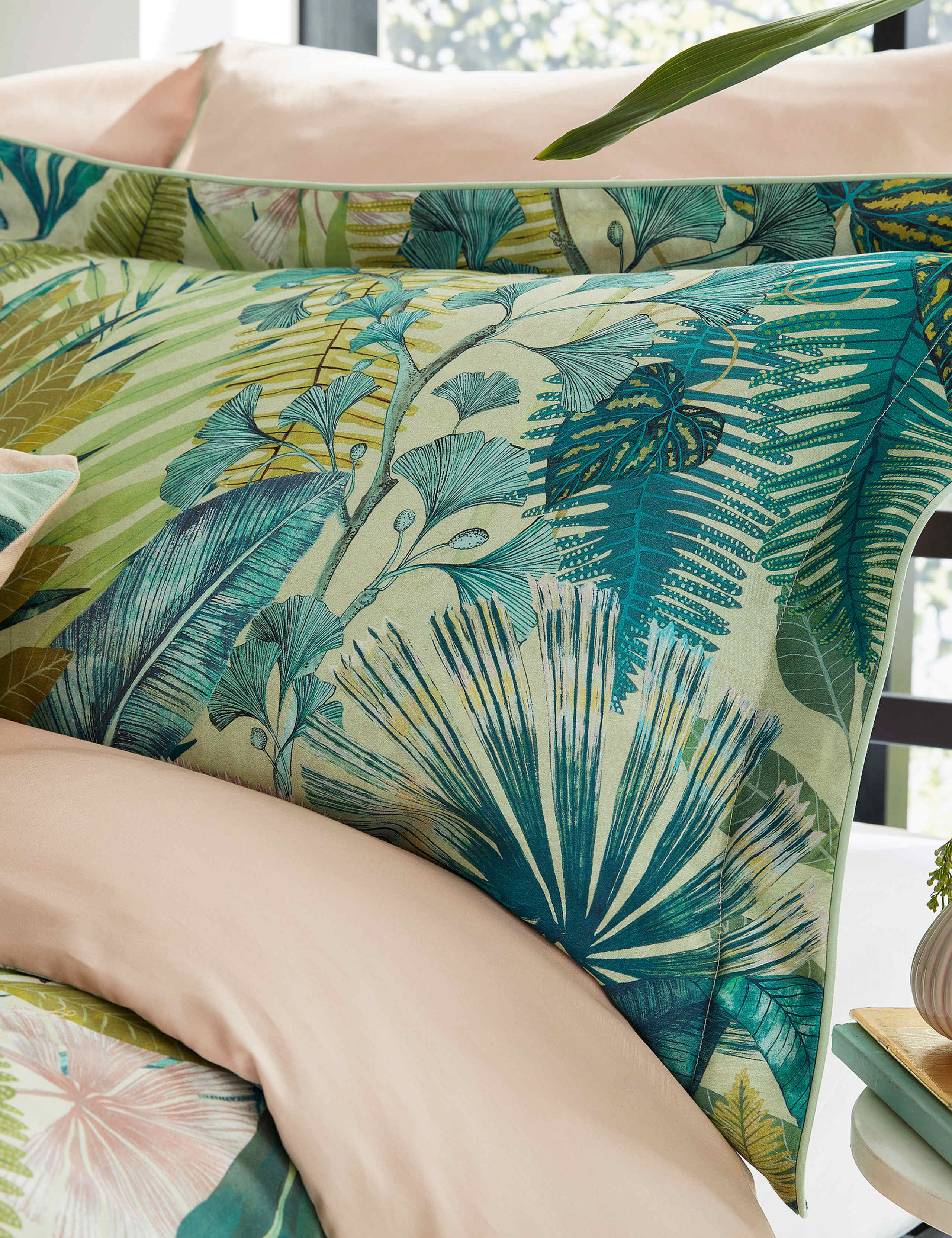 Pure Cotton Sateen Floreana Bedding Set 5 of 5