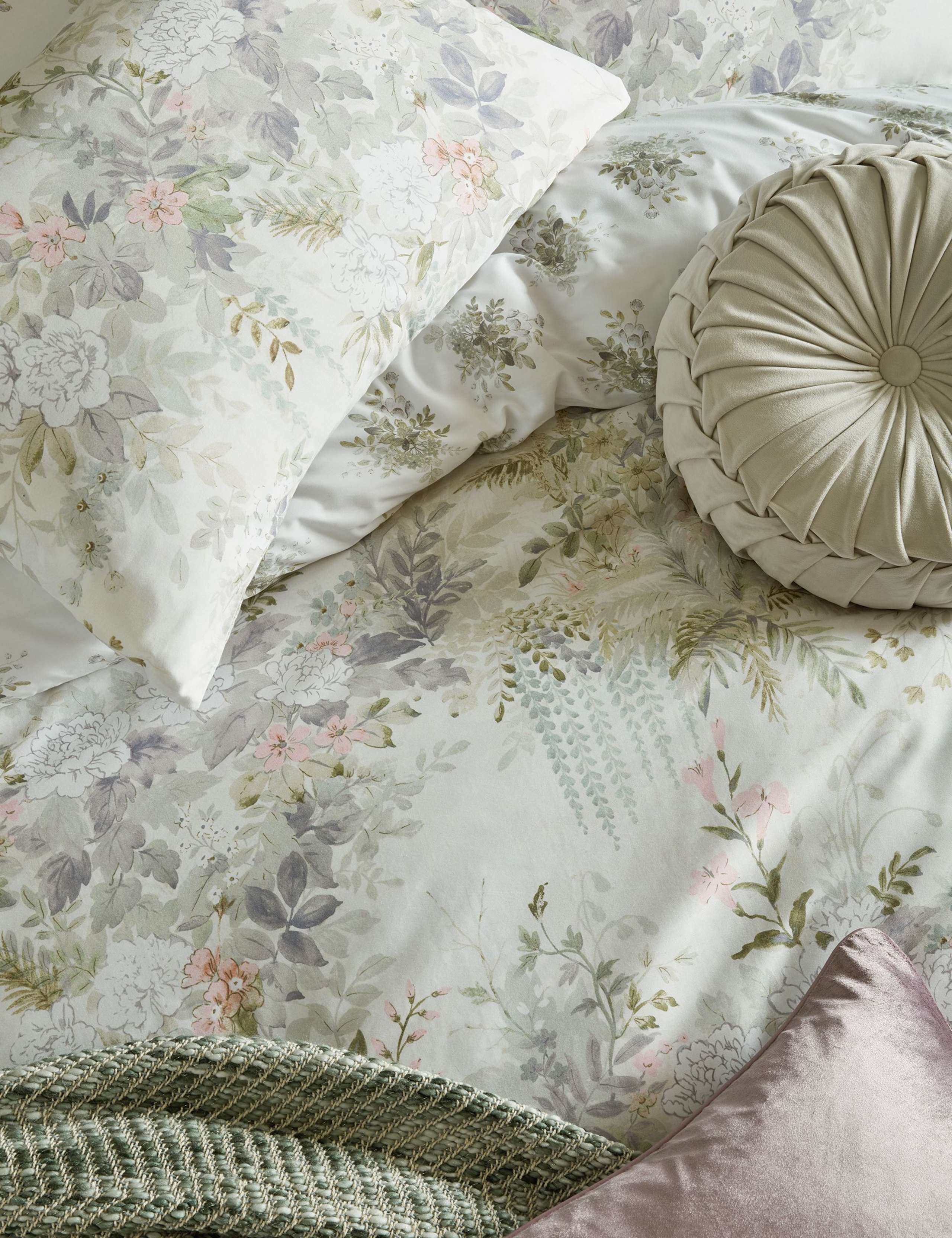Pure Cotton Linlithgow Floral Bedding Set 4 of 7