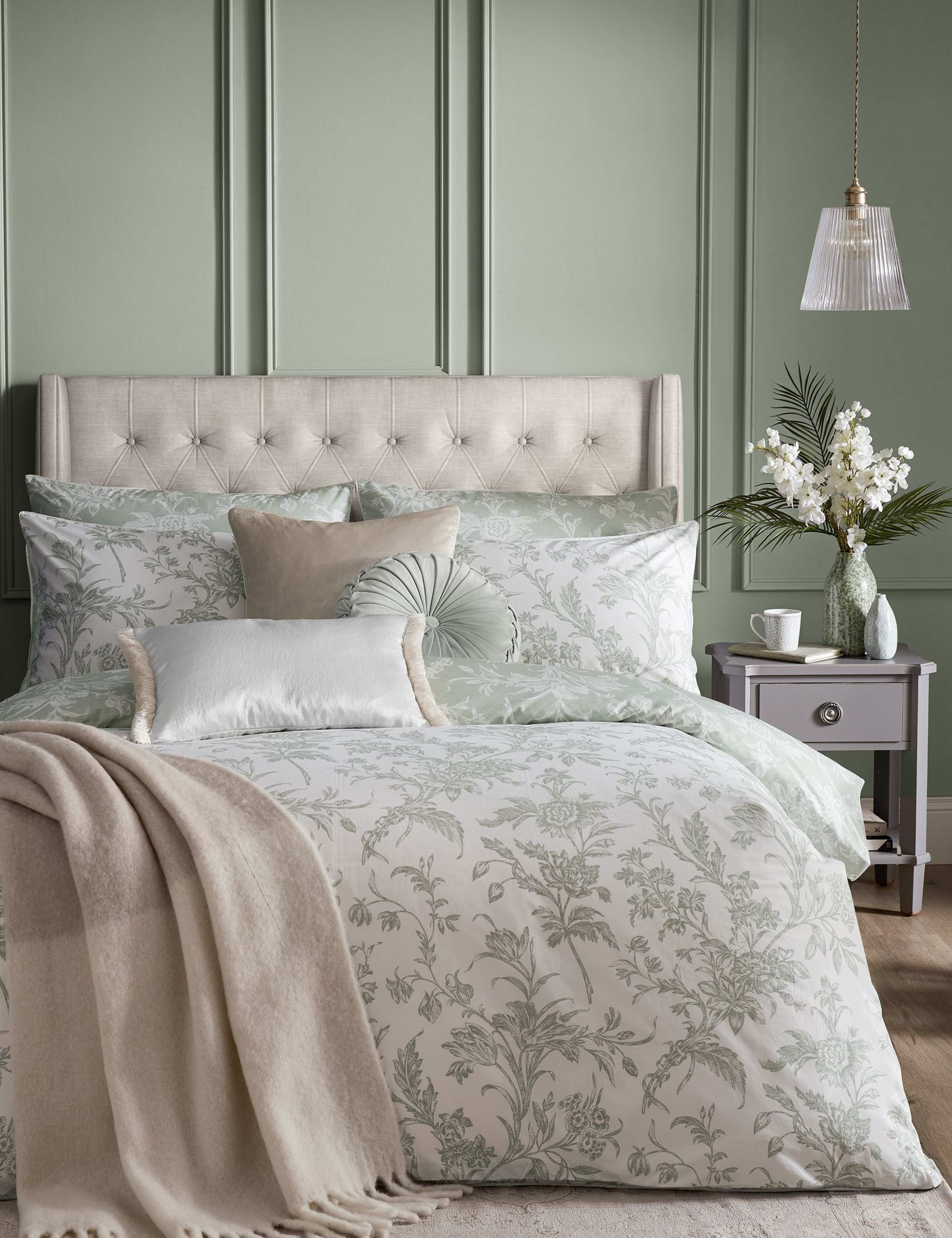 Pure Cotton Lloyd Bedding Set 3 of 7