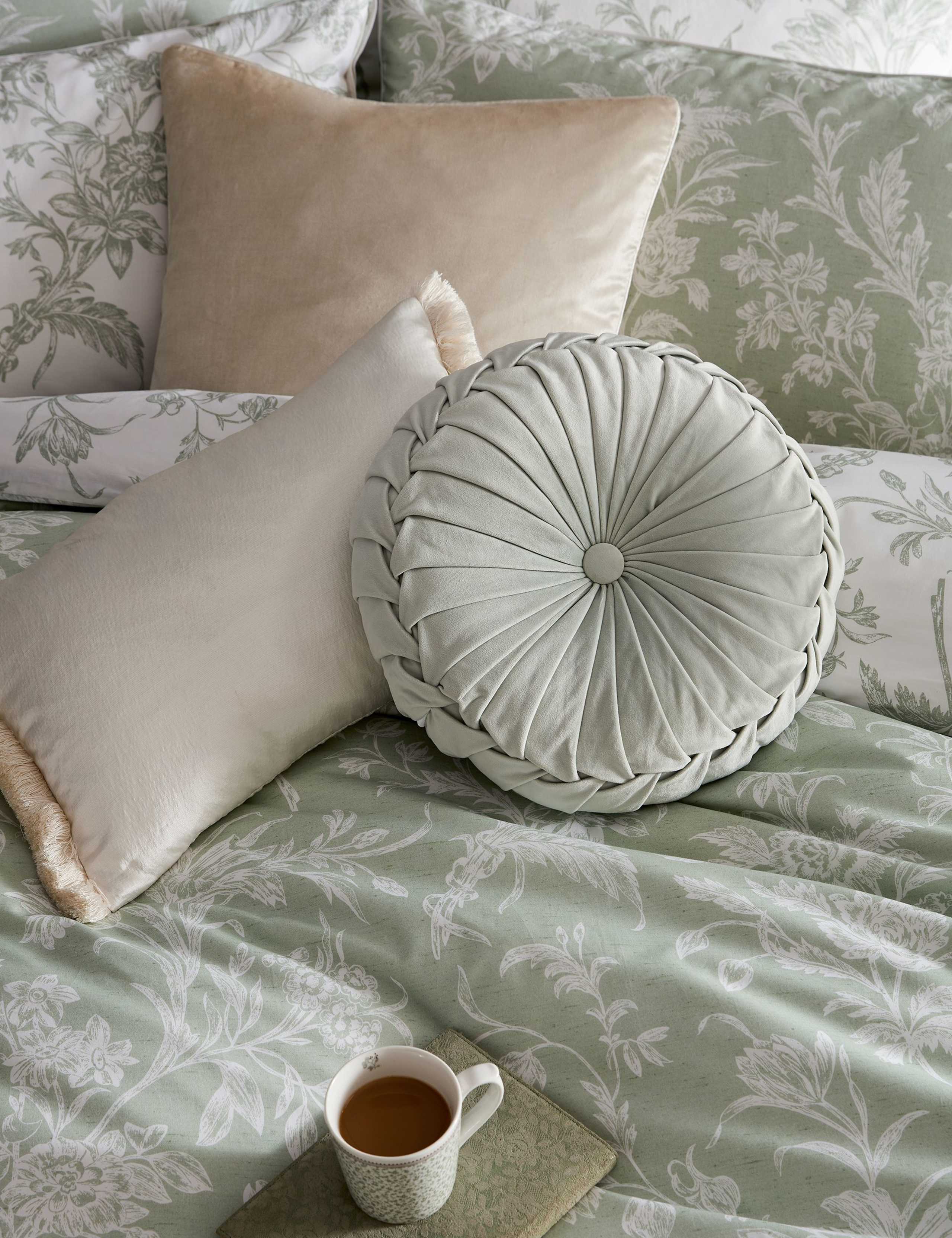 Pure Cotton Lloyd Bedding Set 4 of 7