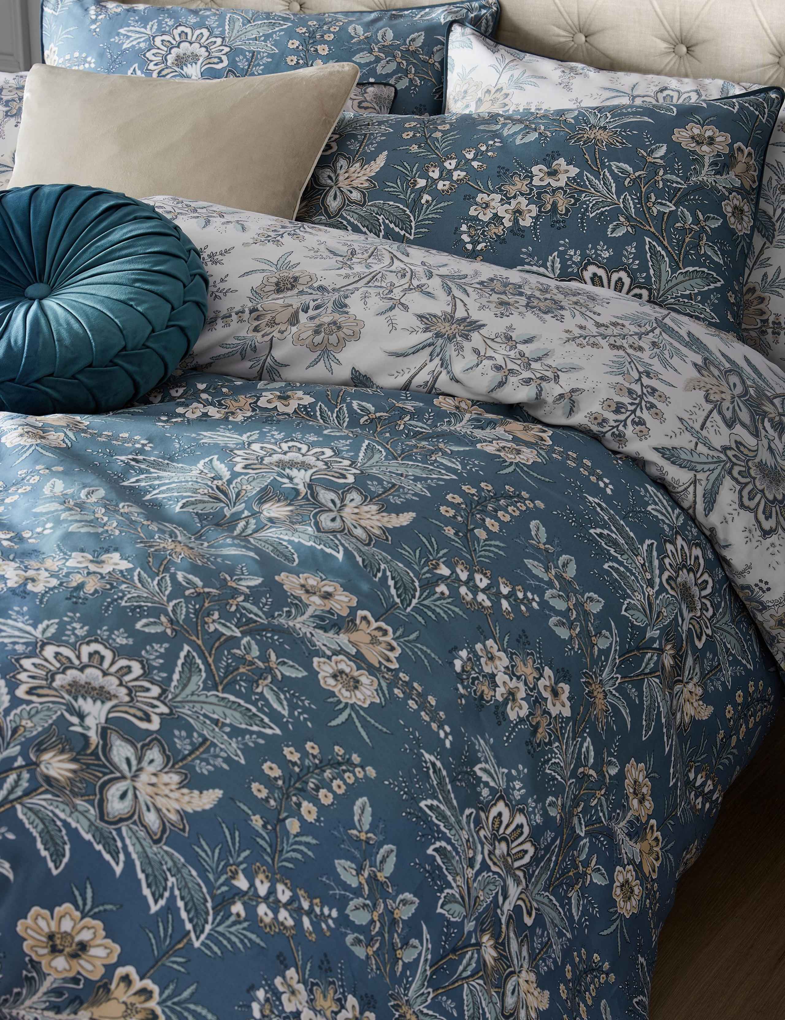 Floral Marlbrook Reversible Bedding Set 4 of 7
