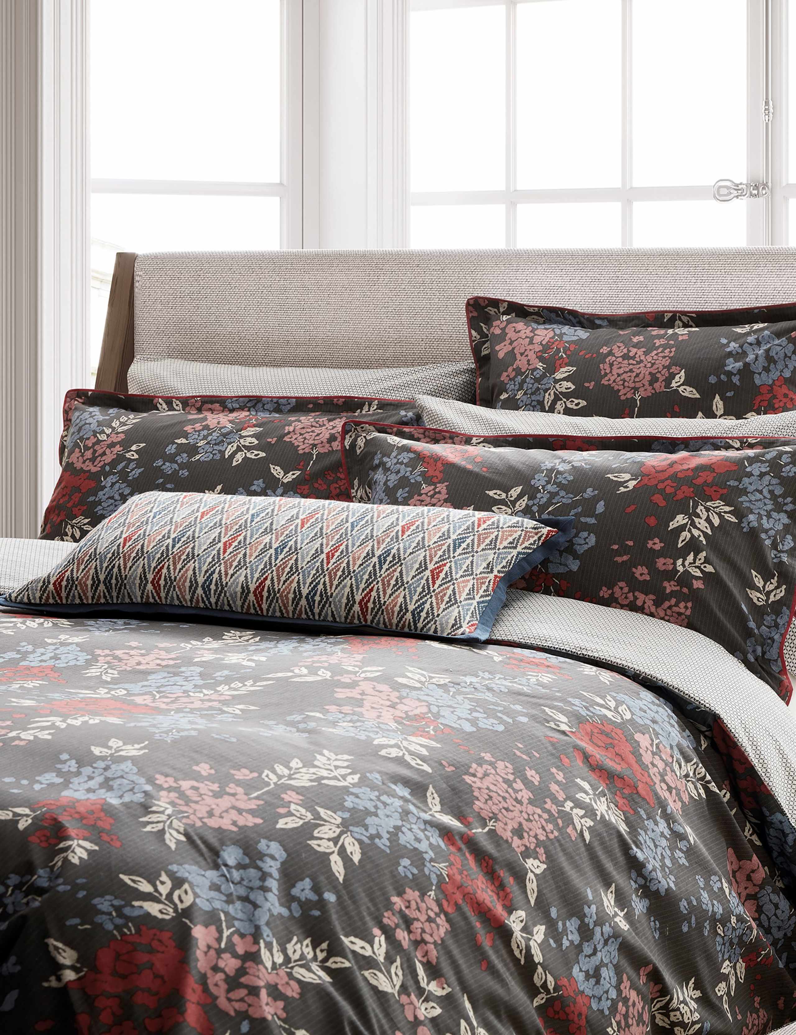 Lucine Geometric Diamond Rectangle Cushion 2 of 4