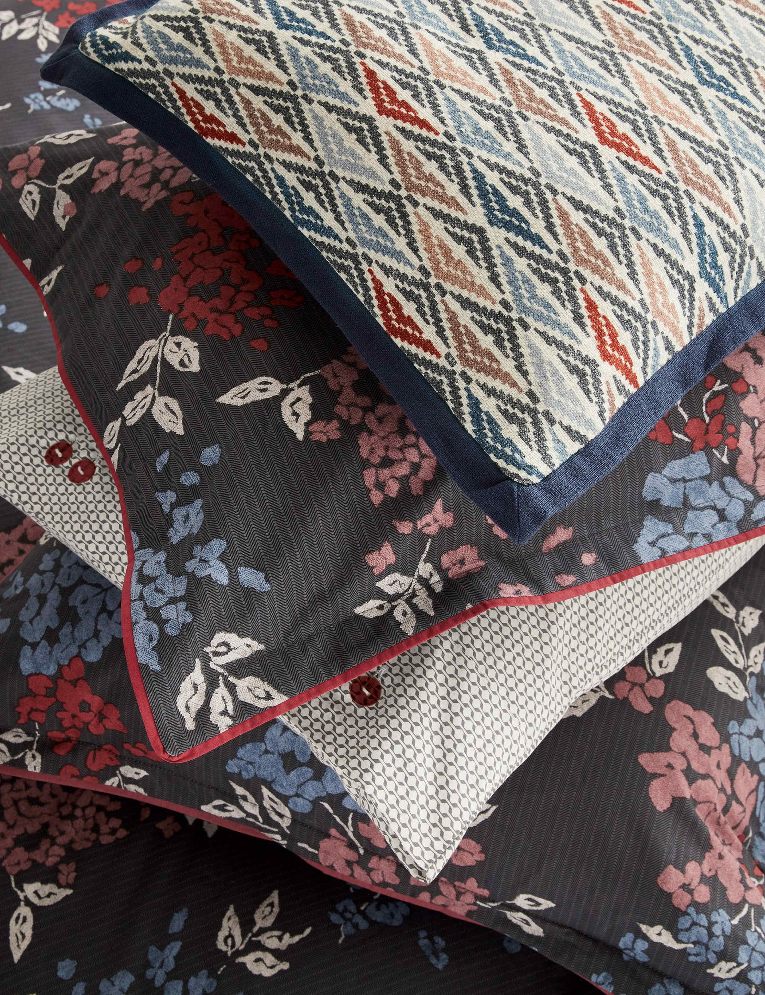 Lucine Geometric Diamond Rectangle Cushion 4 of 4