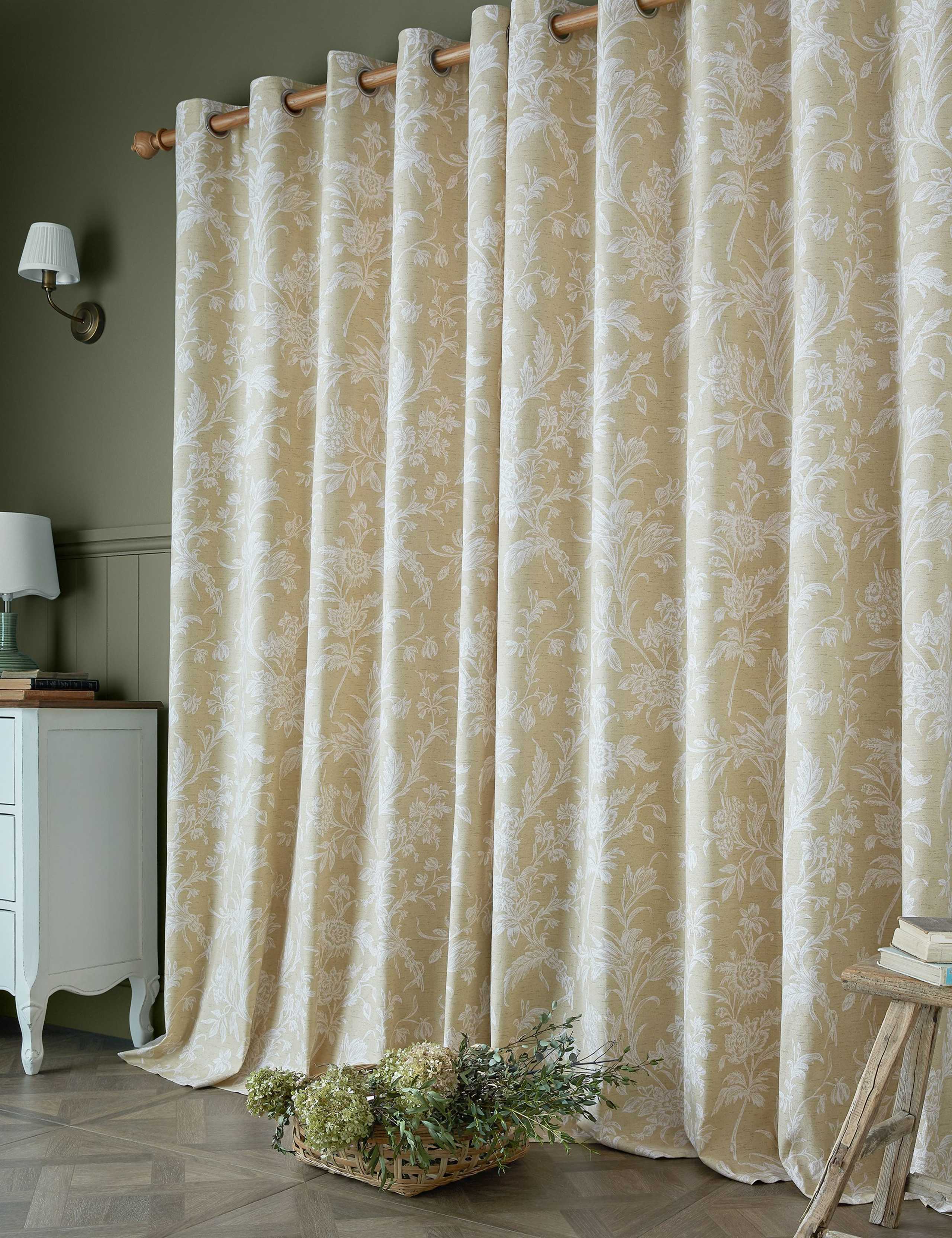Lloyd Pure Cotton Eyelet Curtains 3 of 4