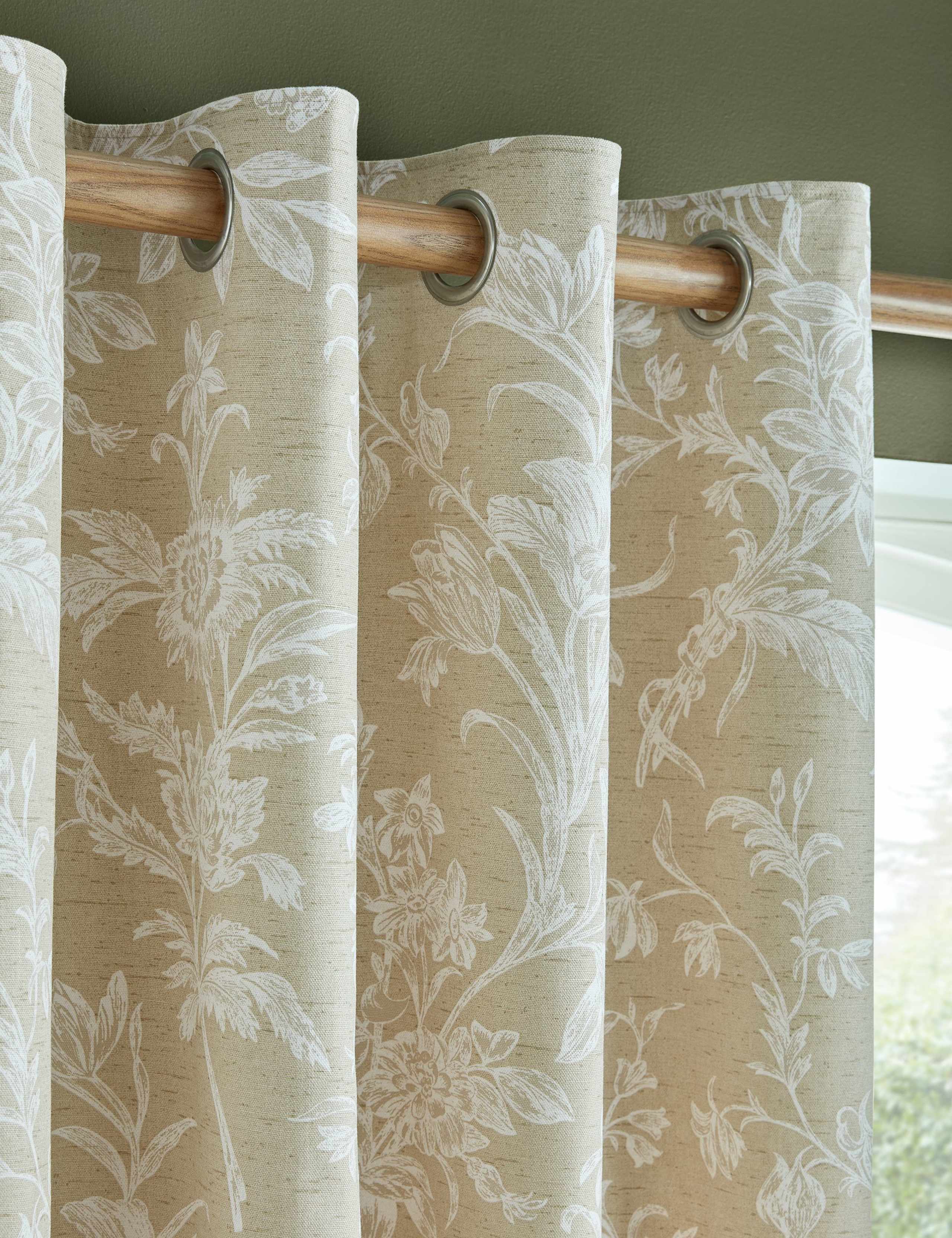 Lloyd Pure Cotton Eyelet Curtains 2 of 4