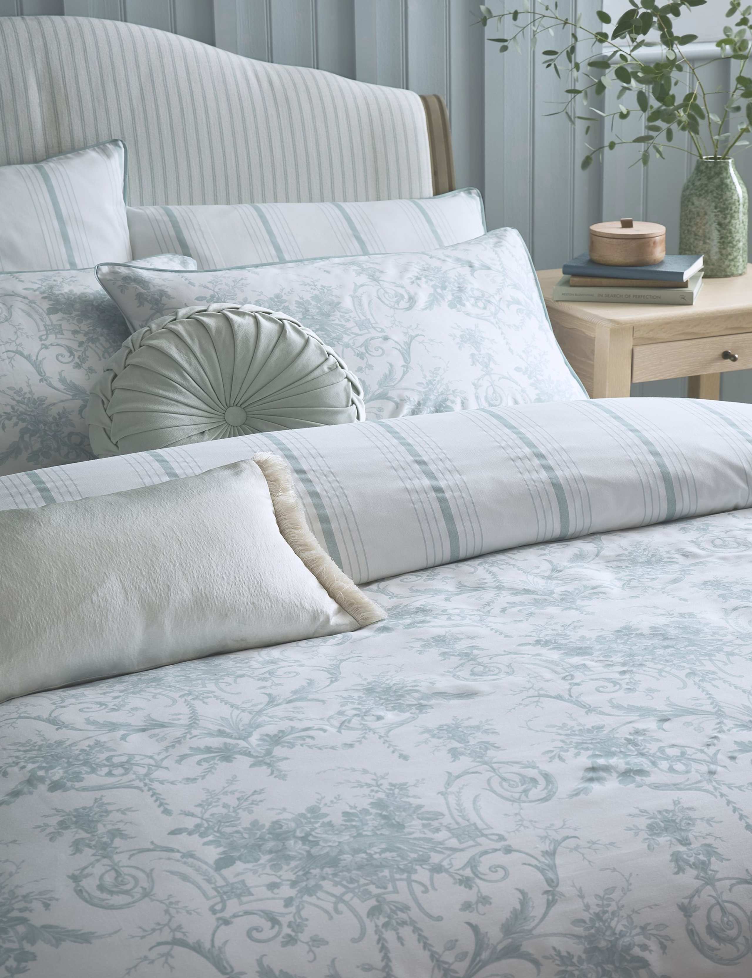 2 Pack Pure Cotton Tuileries Pillowcases 1 of 3