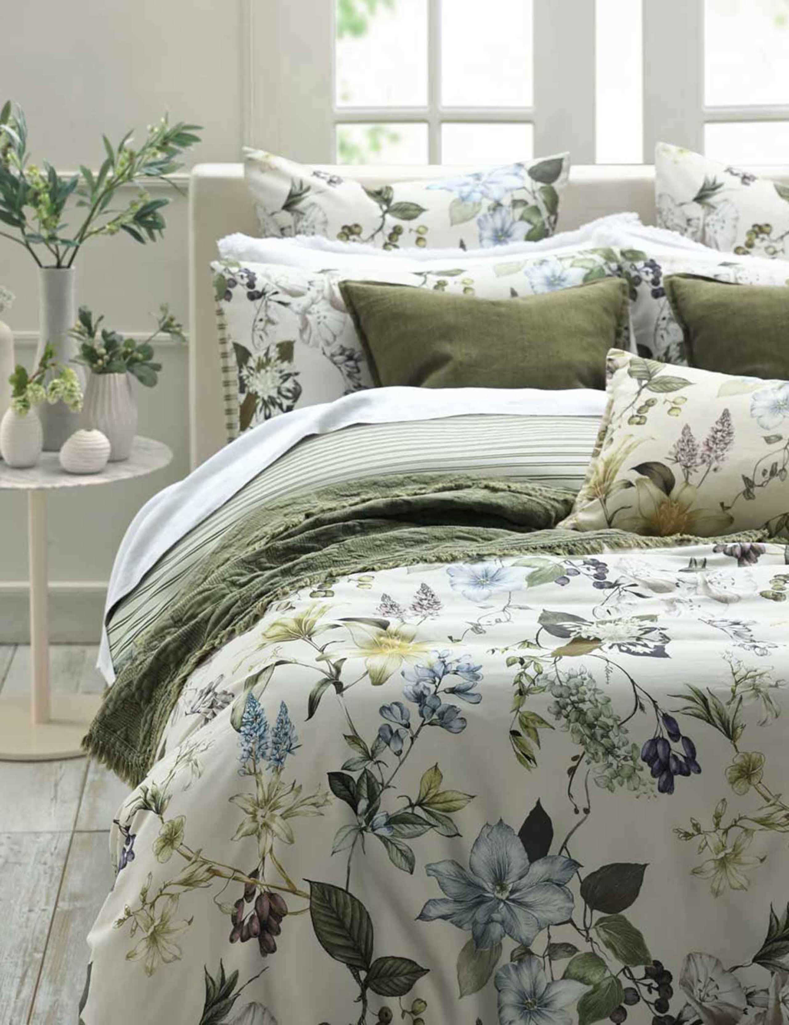 Pure Cotton Sanctuary Reversible Bedding Set 3 of 4