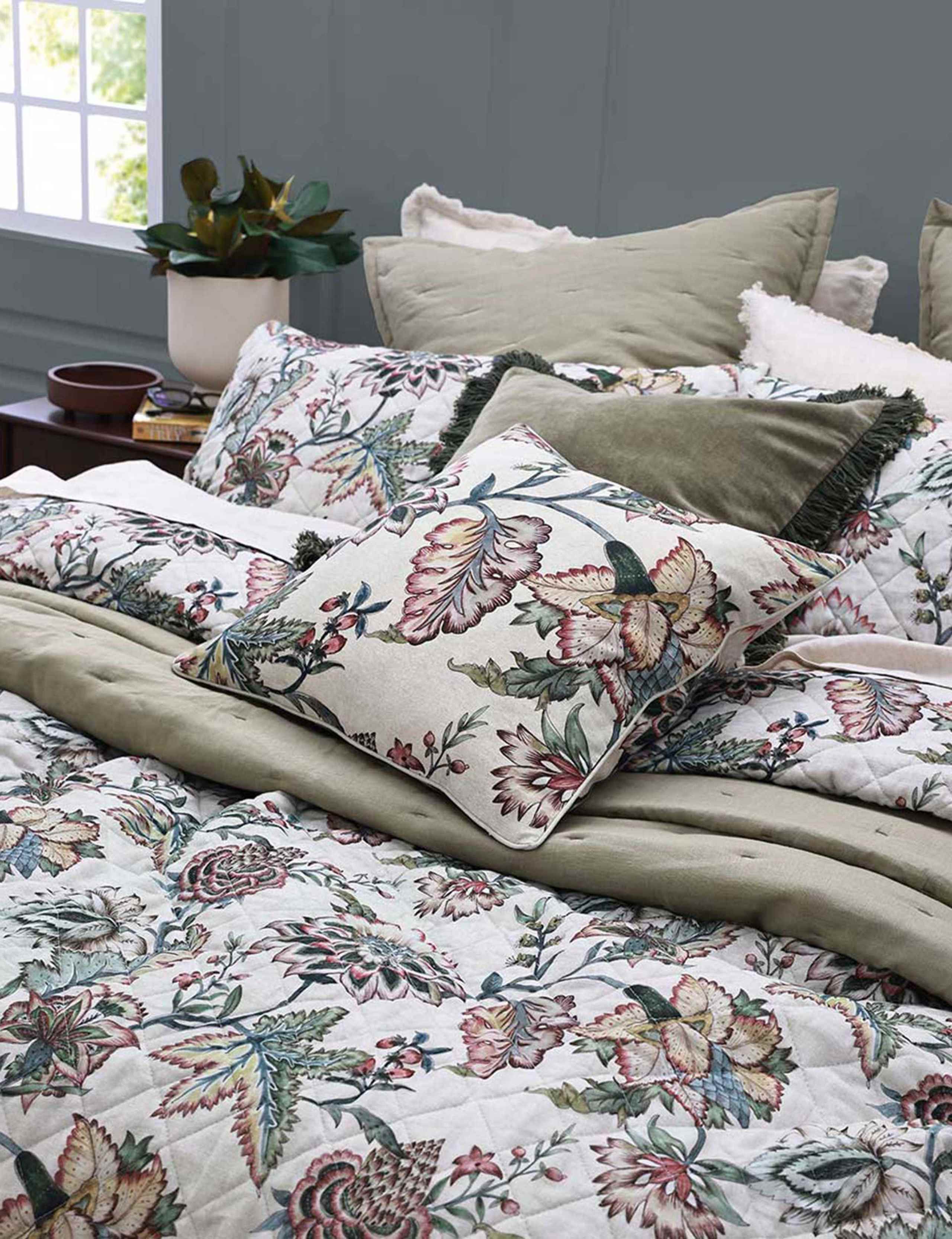 Cotton Rich Cordelia Bedspread Set with Linen 3 of 4