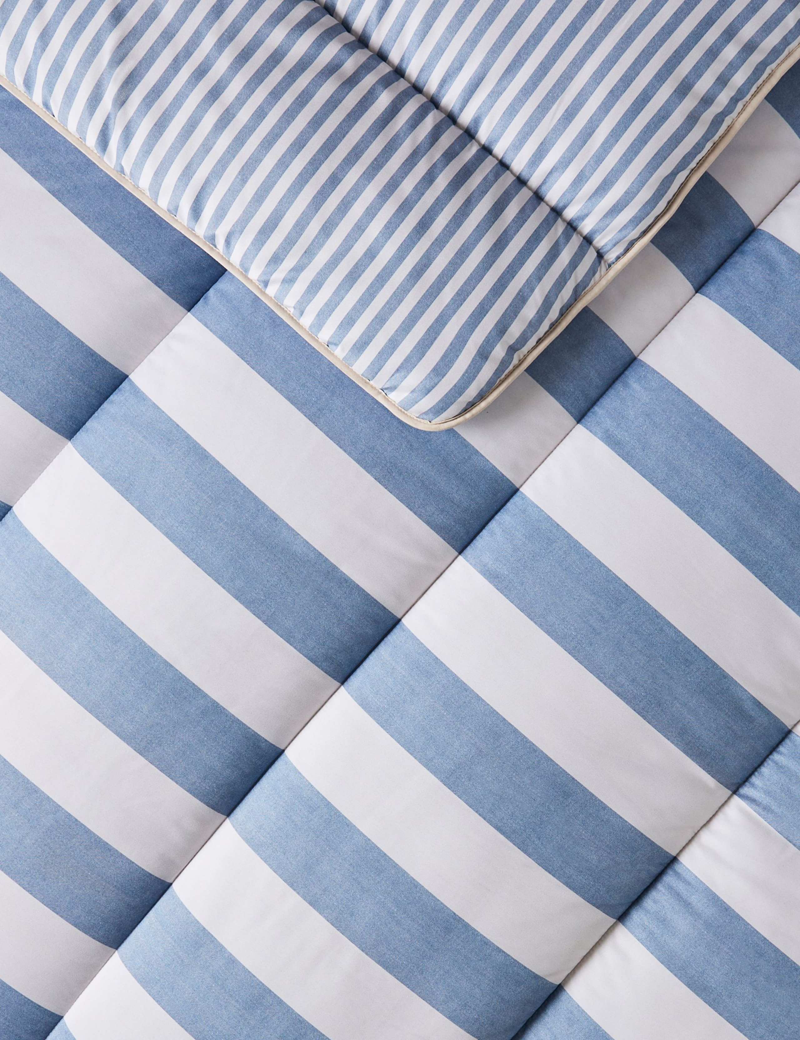 Striped 10.5 Tog Coverless Duvet Set 4 of 6