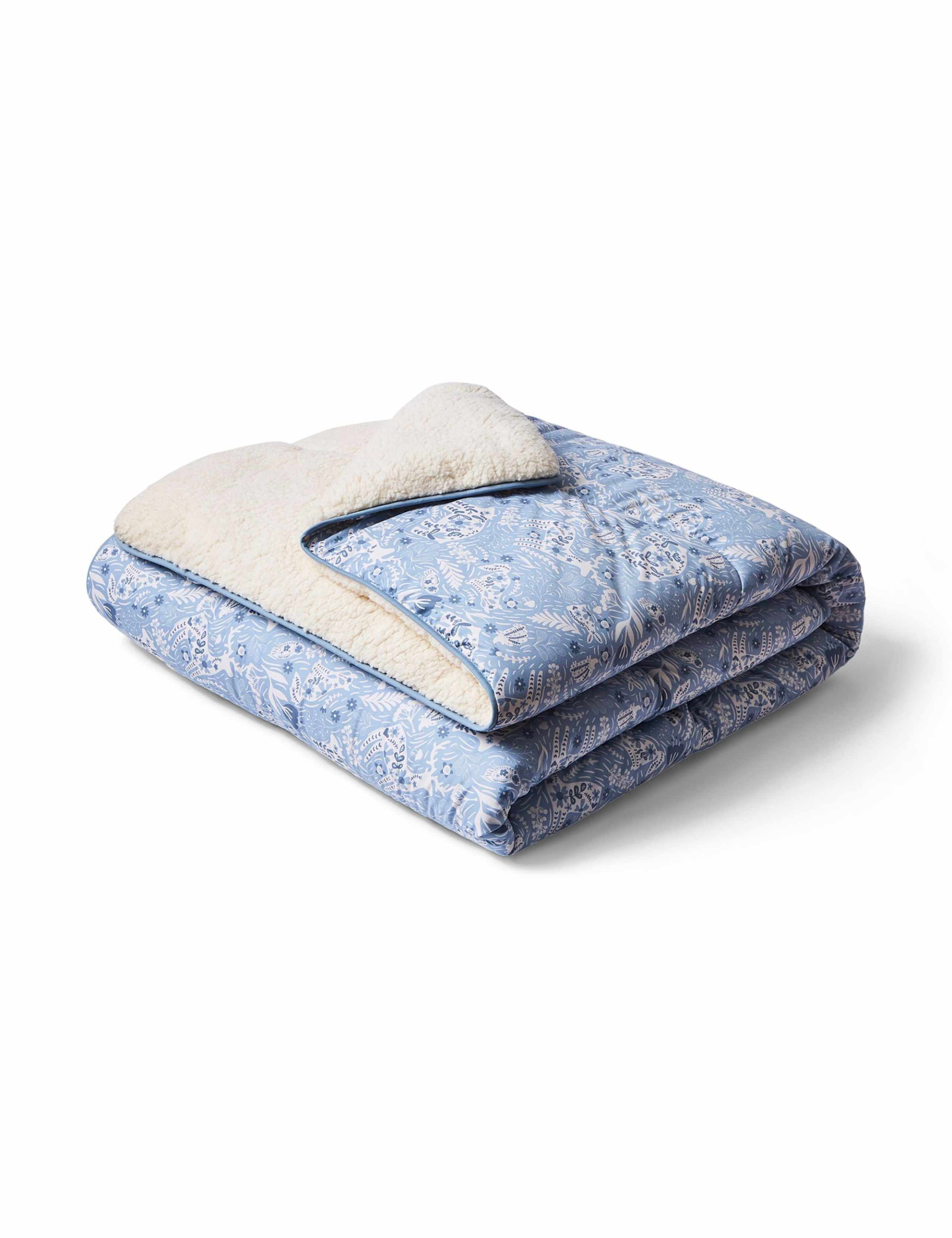 Cosy Fleece Winter Wonderland Throw 3 of 5