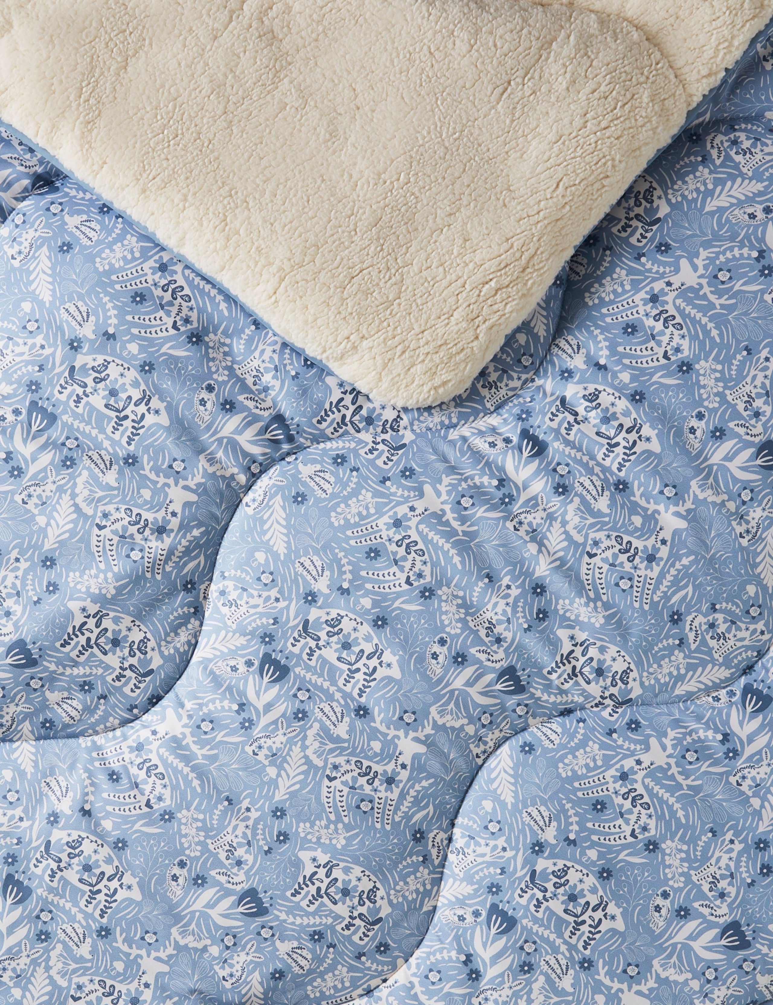 Cosy Fleece Winter Wonderland Throw 4 of 5