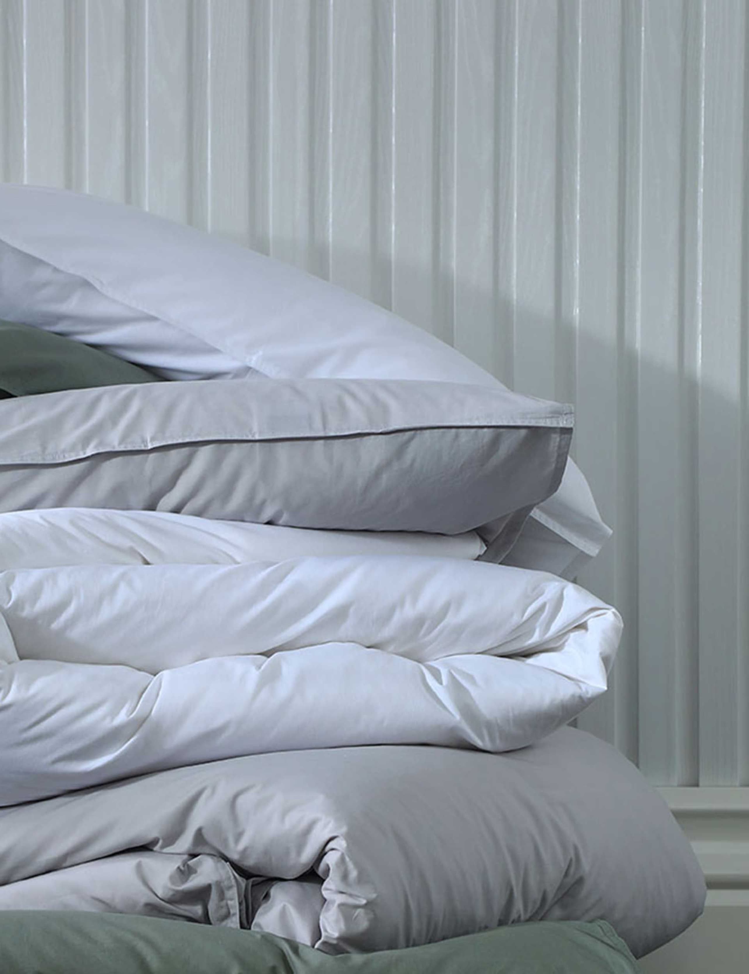 Pure Cotton 200 Thread Count Fitted Sheet 2 of 2