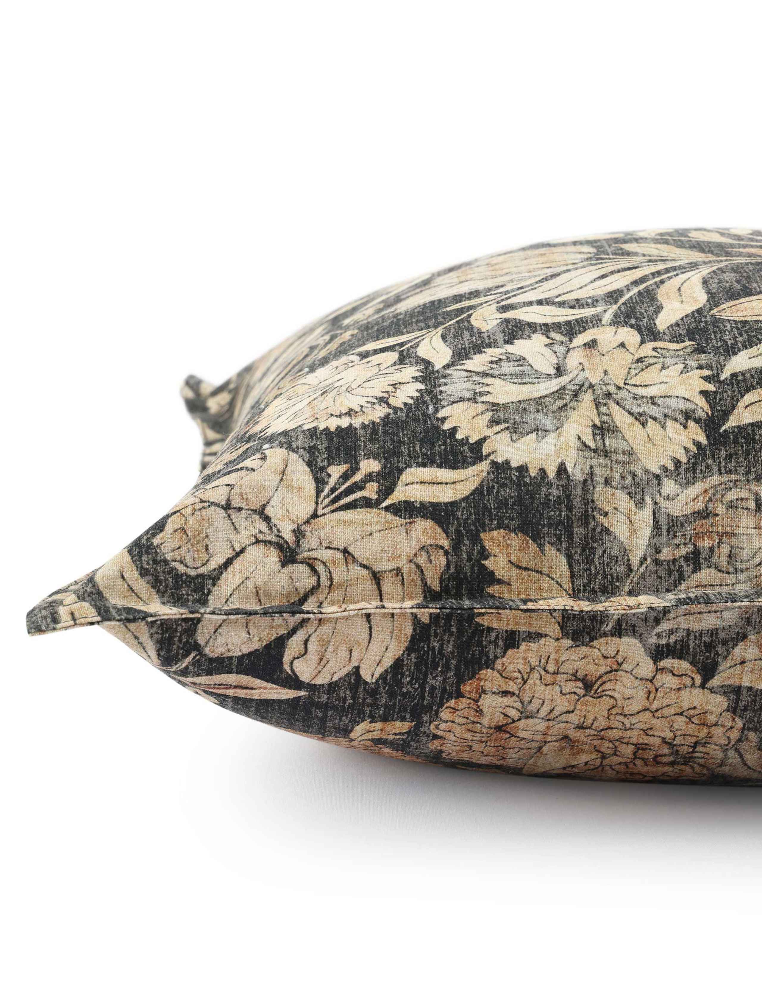 Cotton Linen Blend Beaumont Piped Cushion 2 of 3