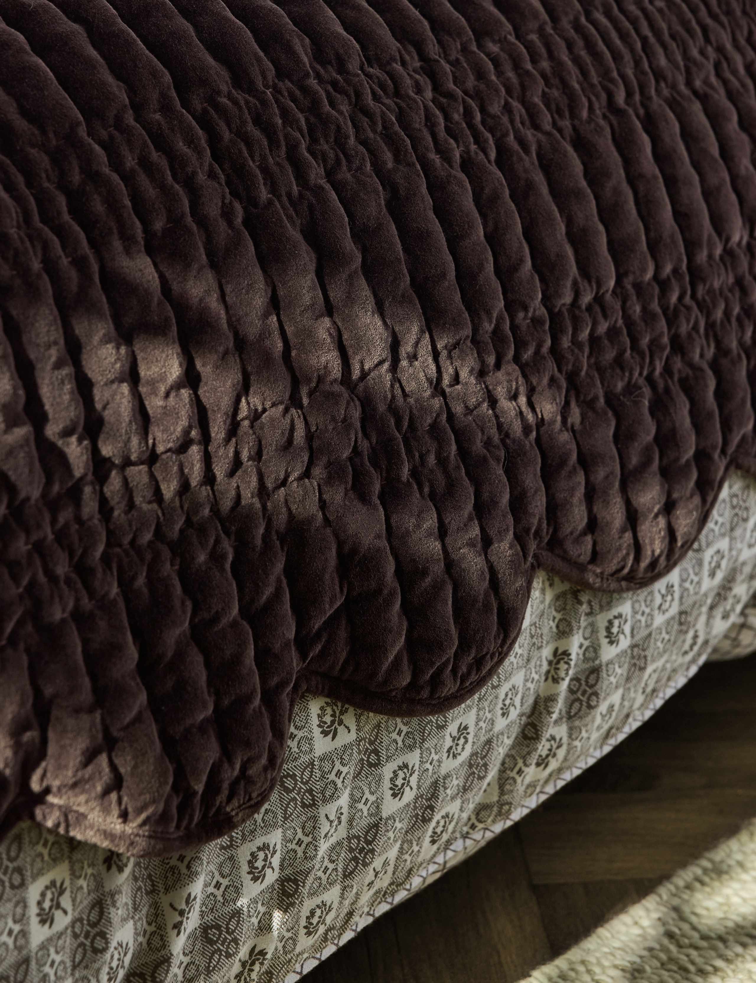 Velvet Scalloped Bedspread 3 of 3