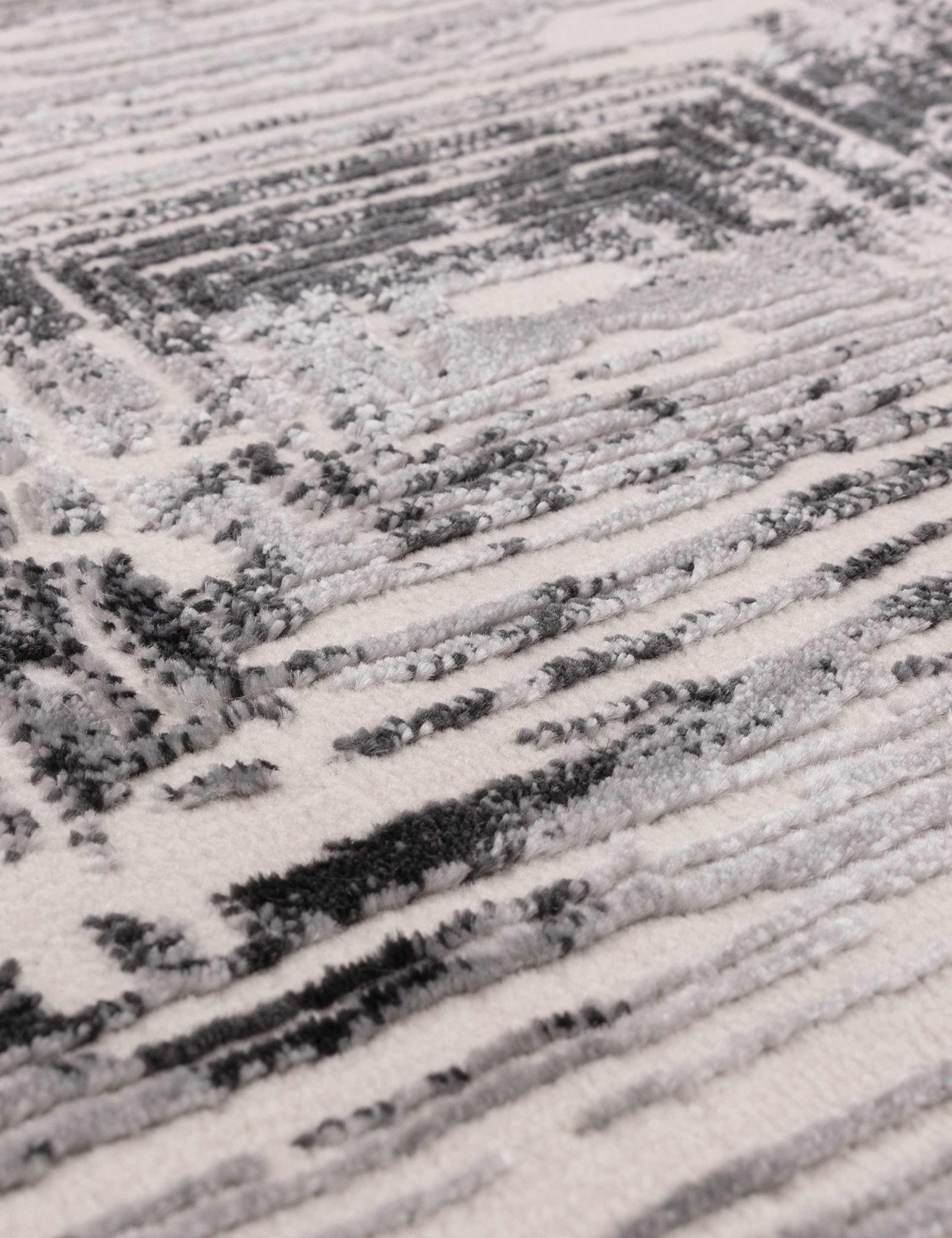 Kuza Portrait Woven Rug 8 of 8