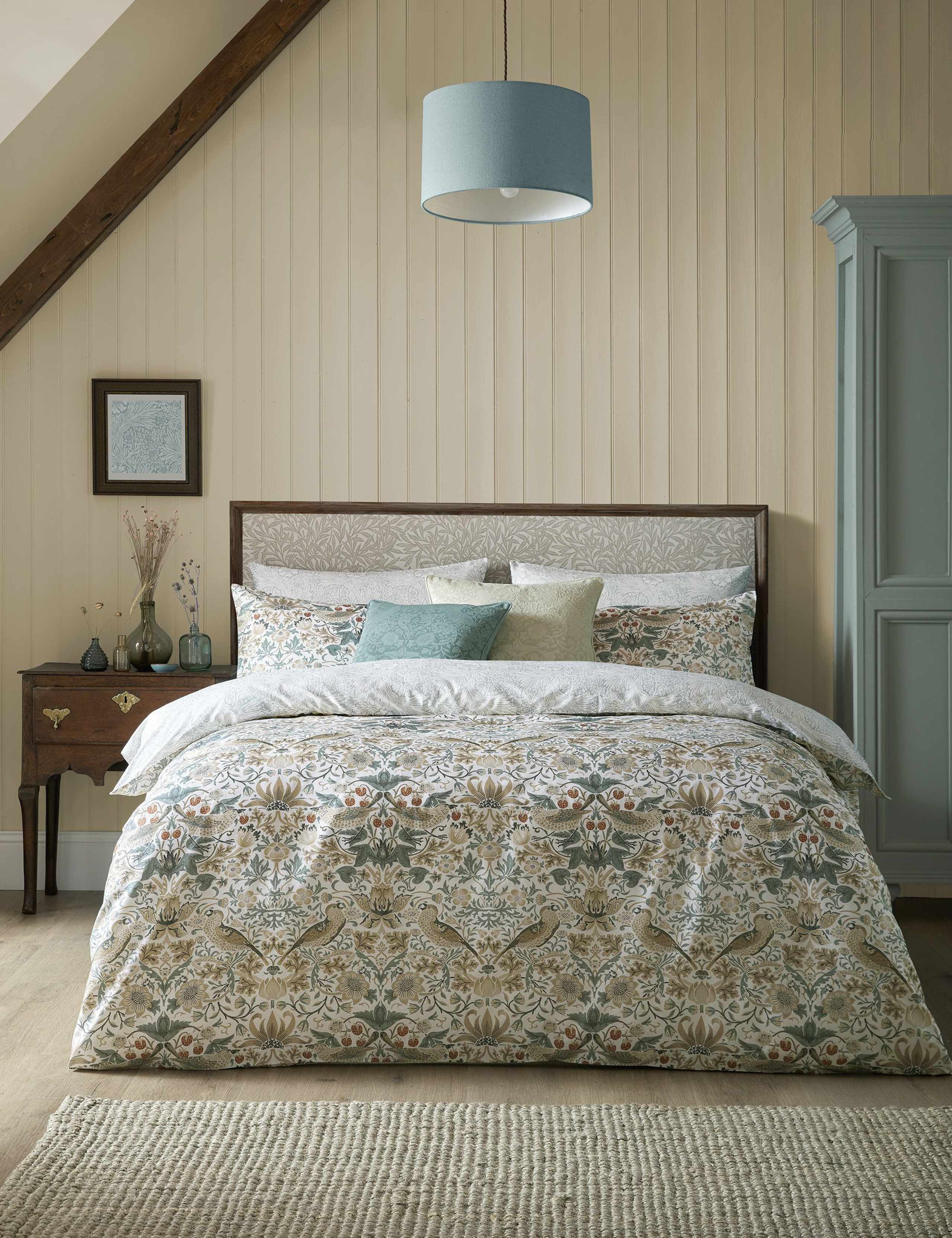 Pure Cotton Sateen Floral Bedding Set 1 of 6