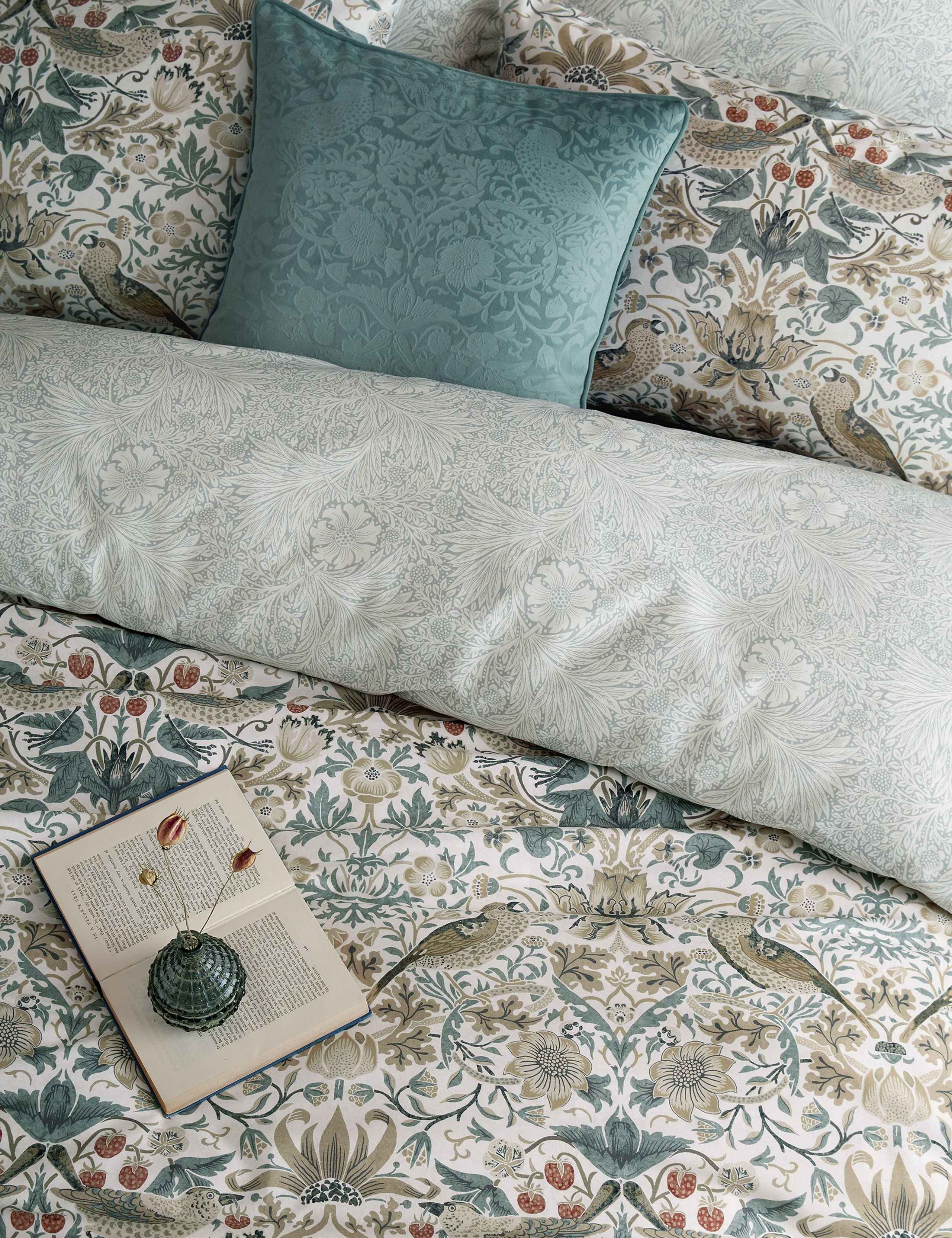Pure Cotton Sateen Floral Bedding Set 4 of 6