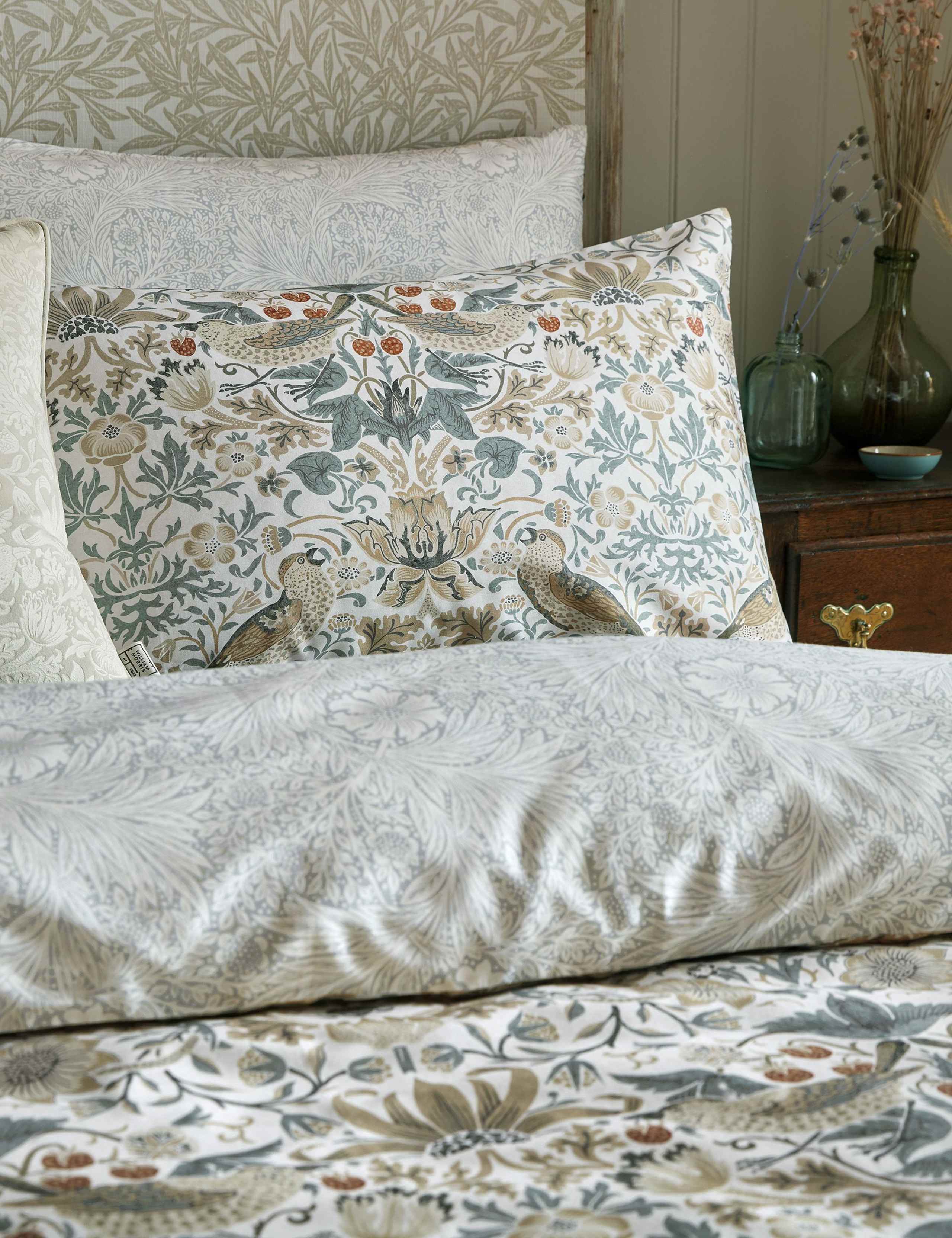 Pure Cotton Sateen Floral Bedding Set 5 of 6