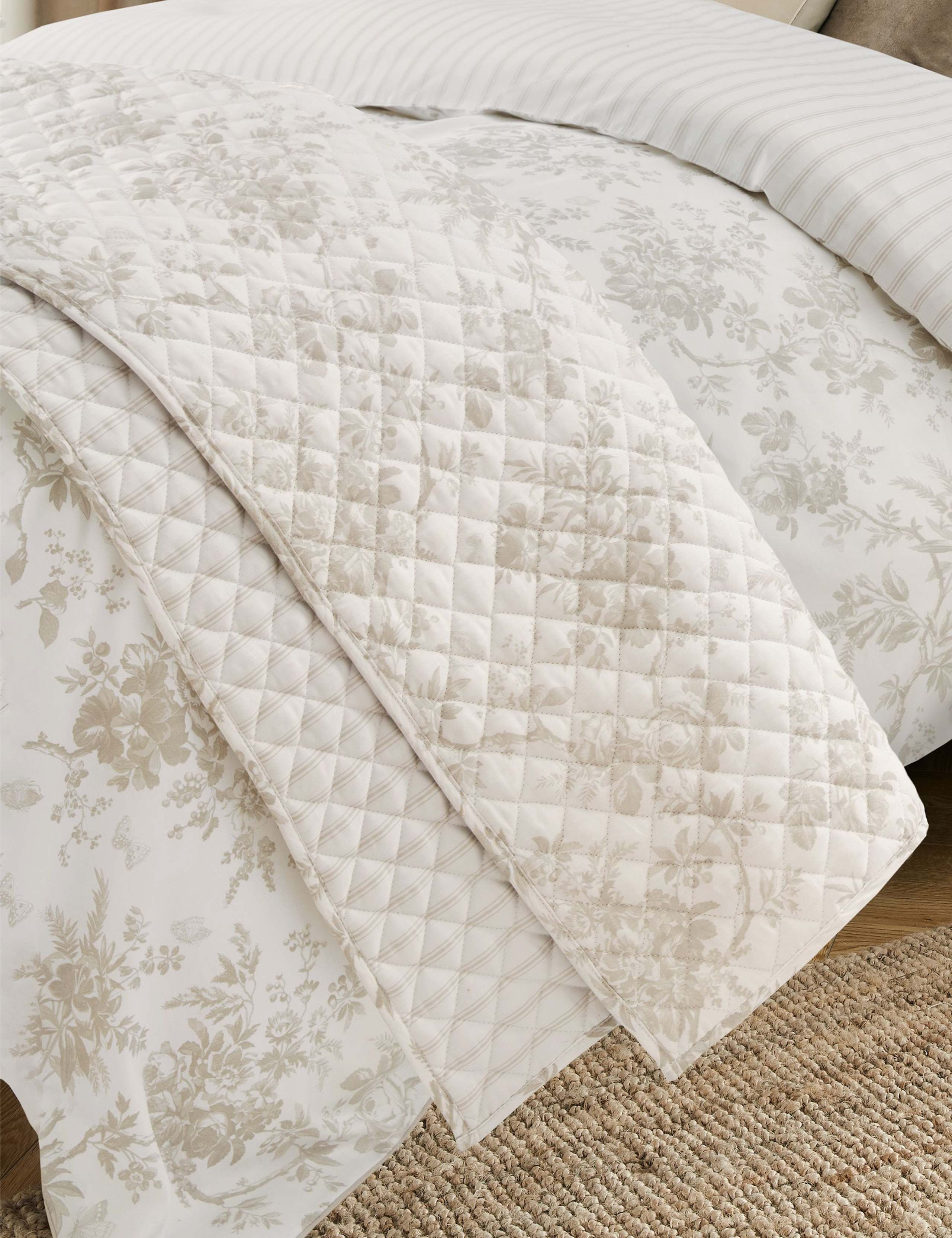 Pure Cotton Walled Garden Bedspread 3 of 4