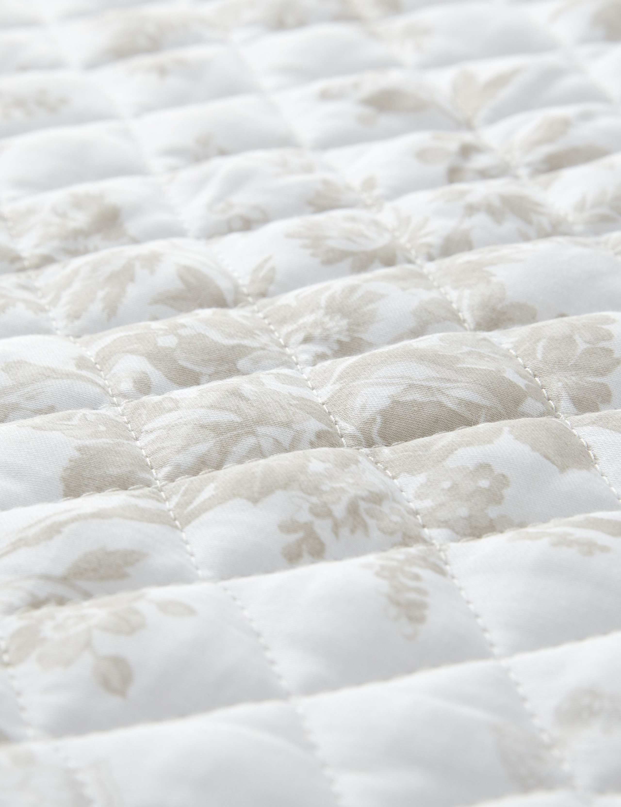 Pure Cotton Walled Garden Bedspread 4 of 4