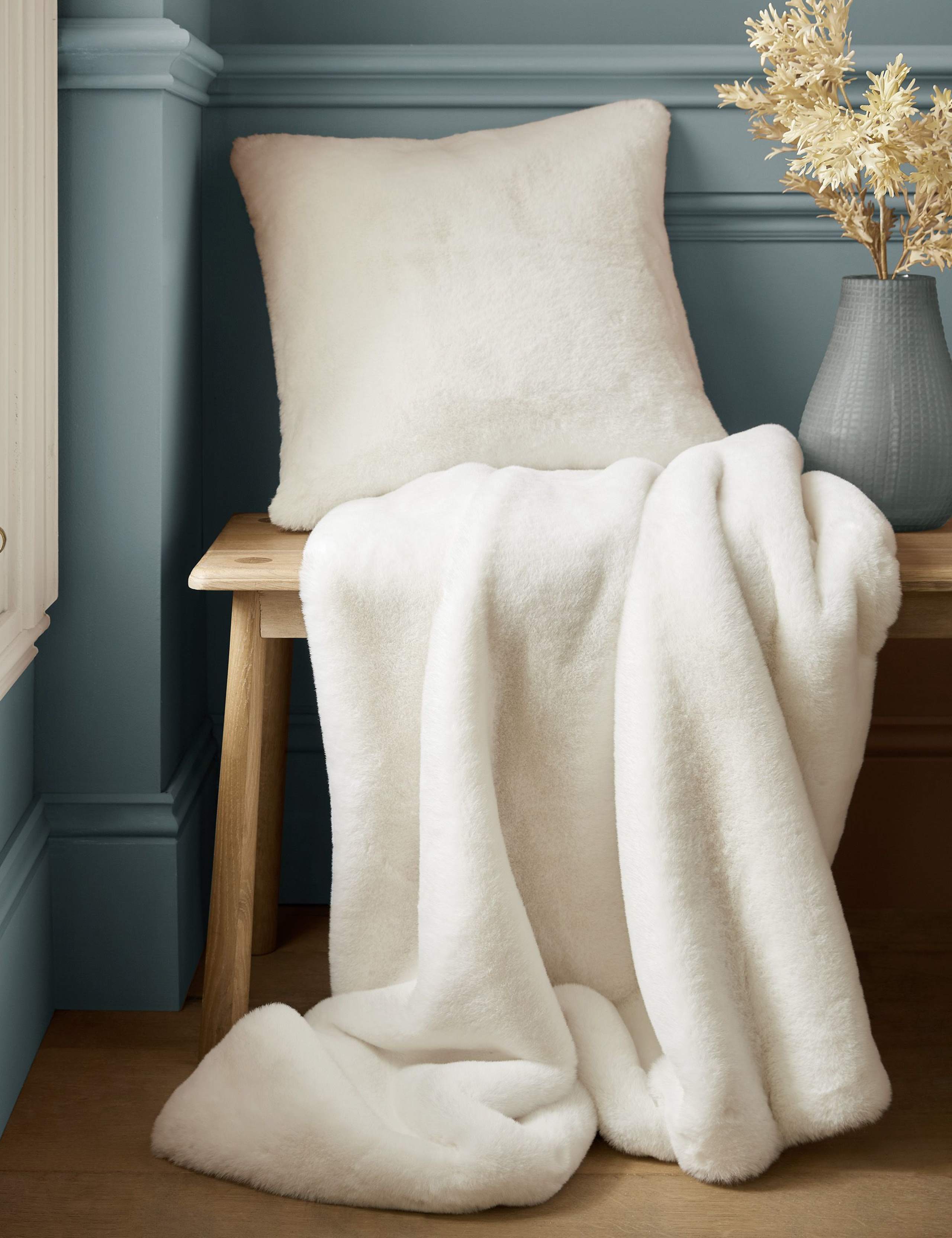 Faux Fur Newland Throw 4 of 5
