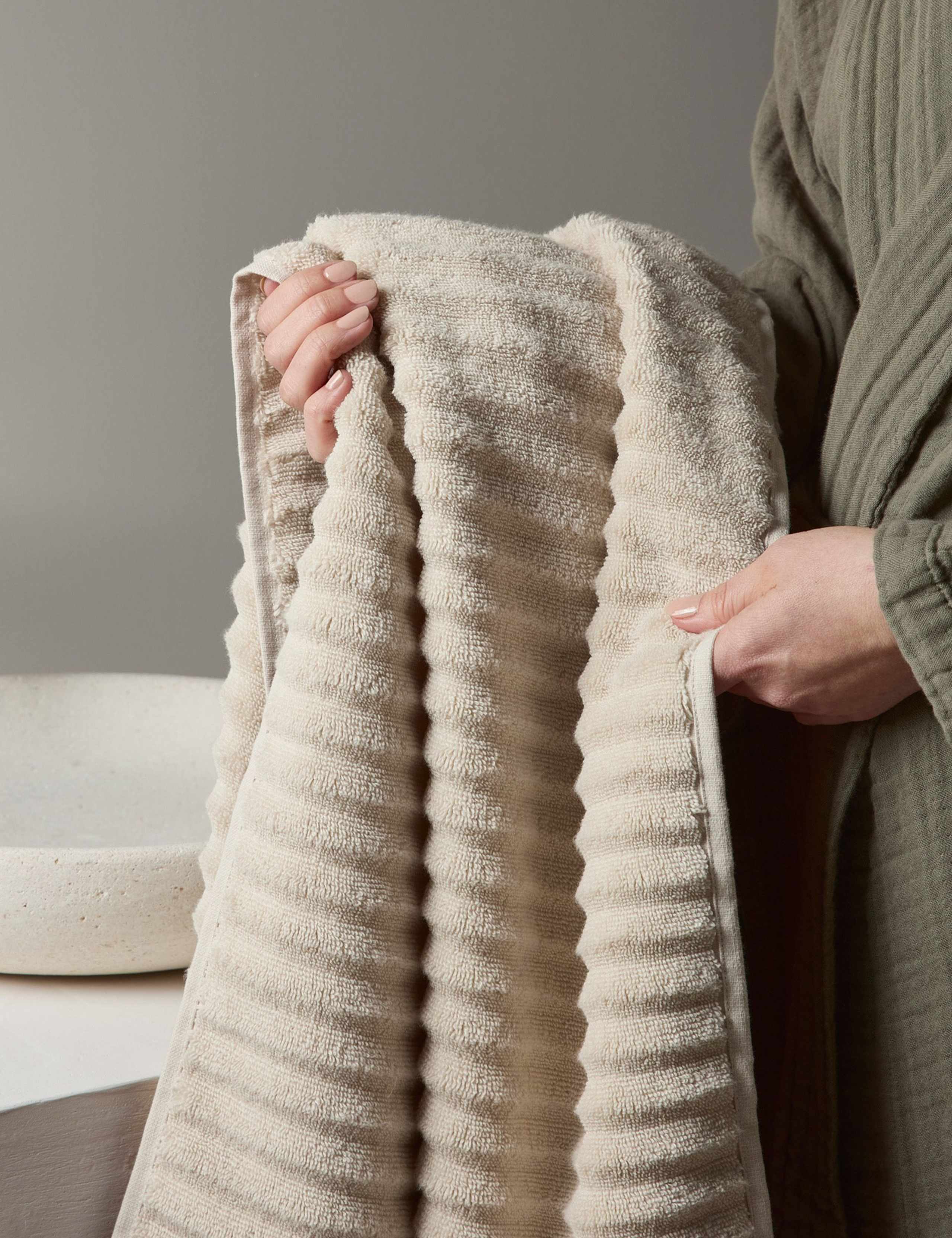 Pure Cotton Rippled Bath Towel 2 of 4