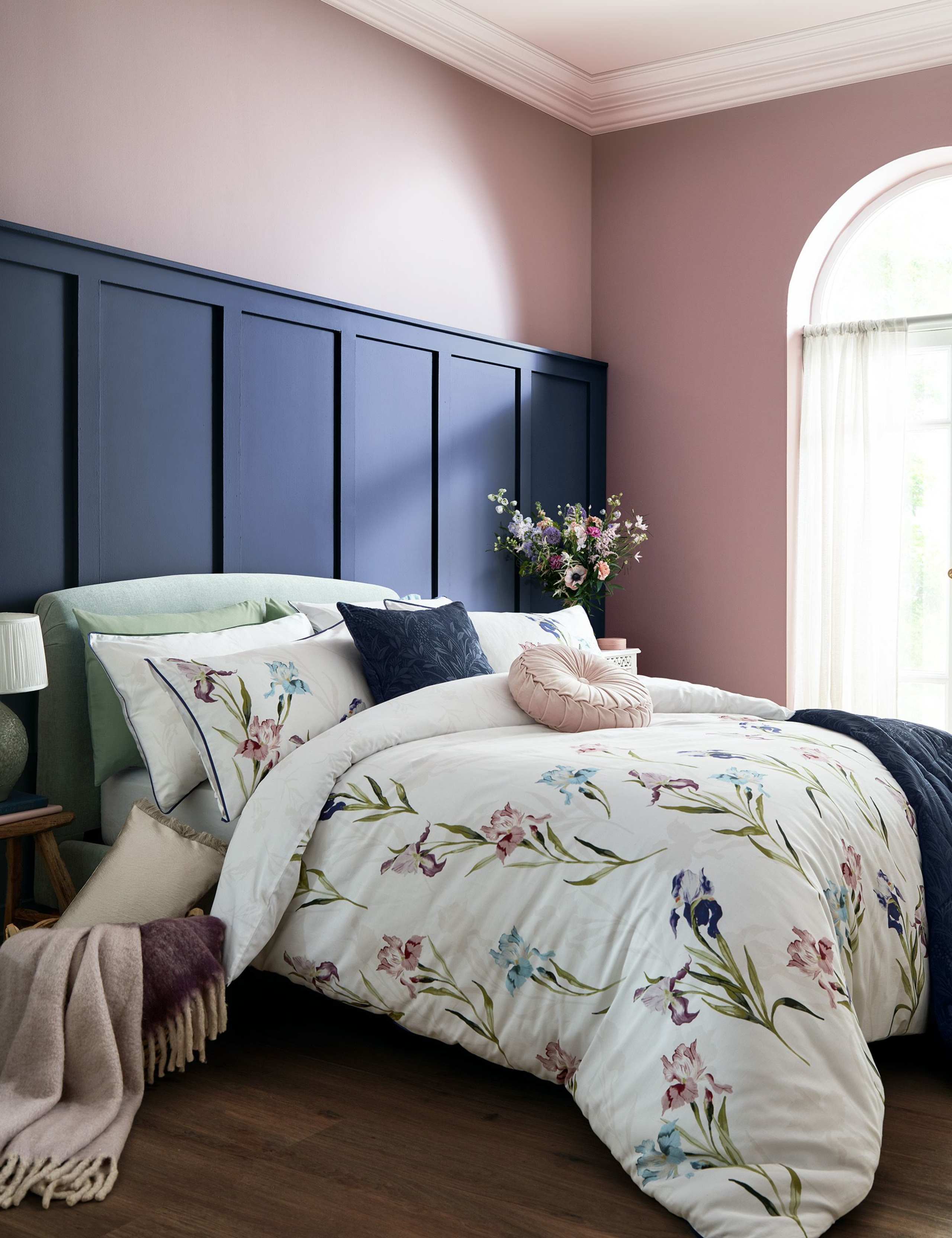 Pure Cotton Sateen Hawling Irises Bedding Set 1 of 8