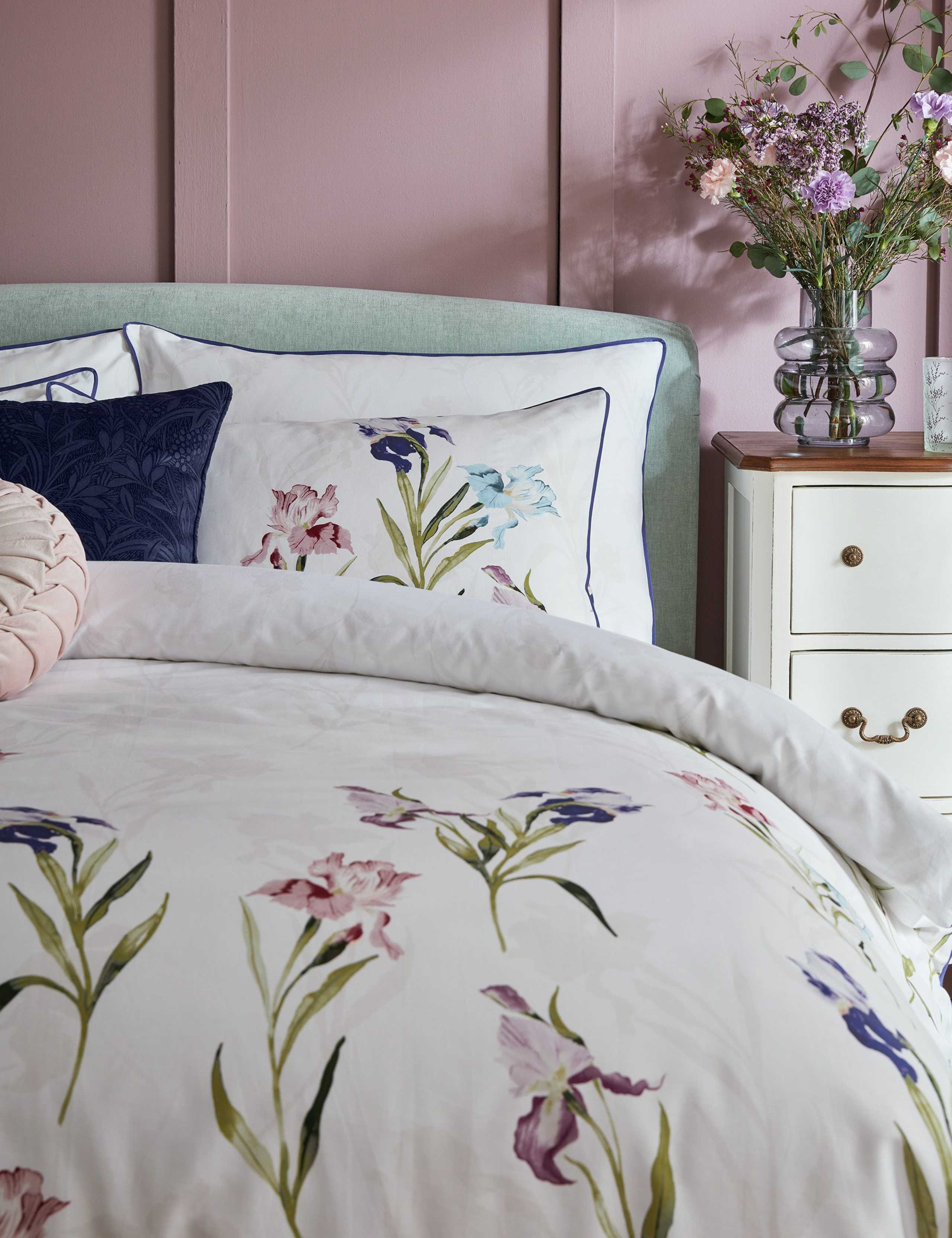 Pure Cotton Sateen Hawling Irises Bedding Set 3 of 8