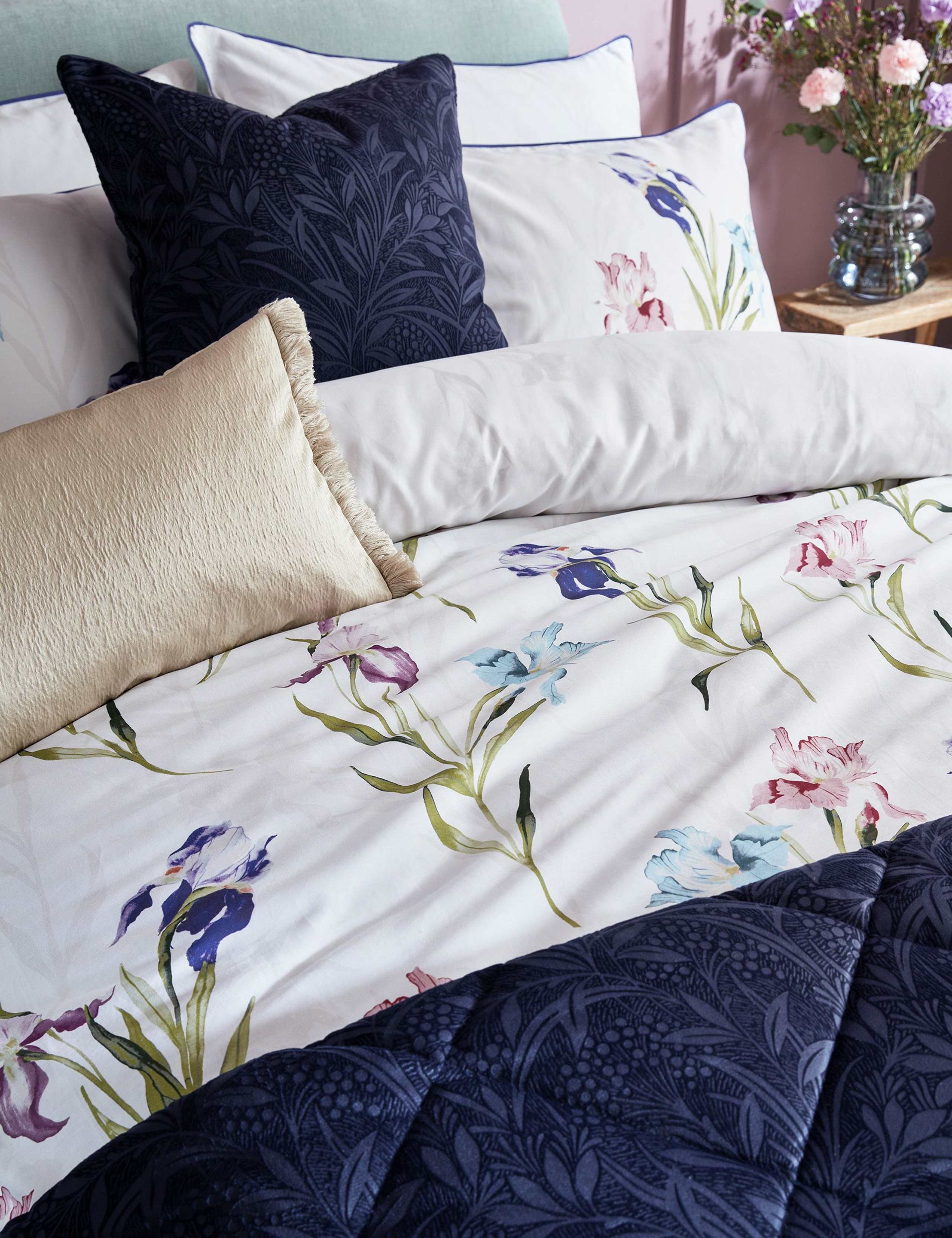 Pure Cotton Sateen Hawling Irises Bedding Set 8 of 8