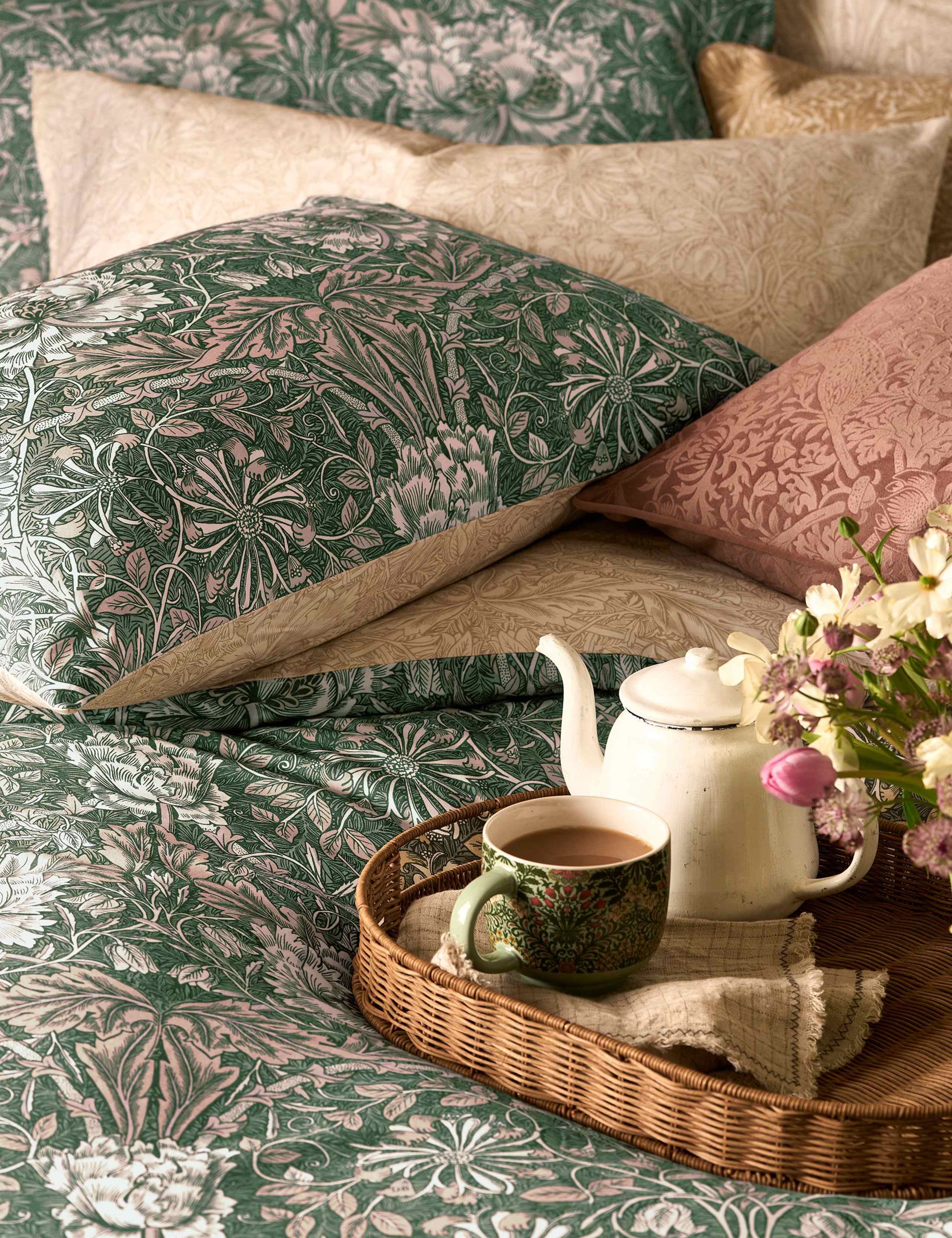 Pure Cotton Sateen Honeysuckle and Tulip Bedding Set 4 of 6