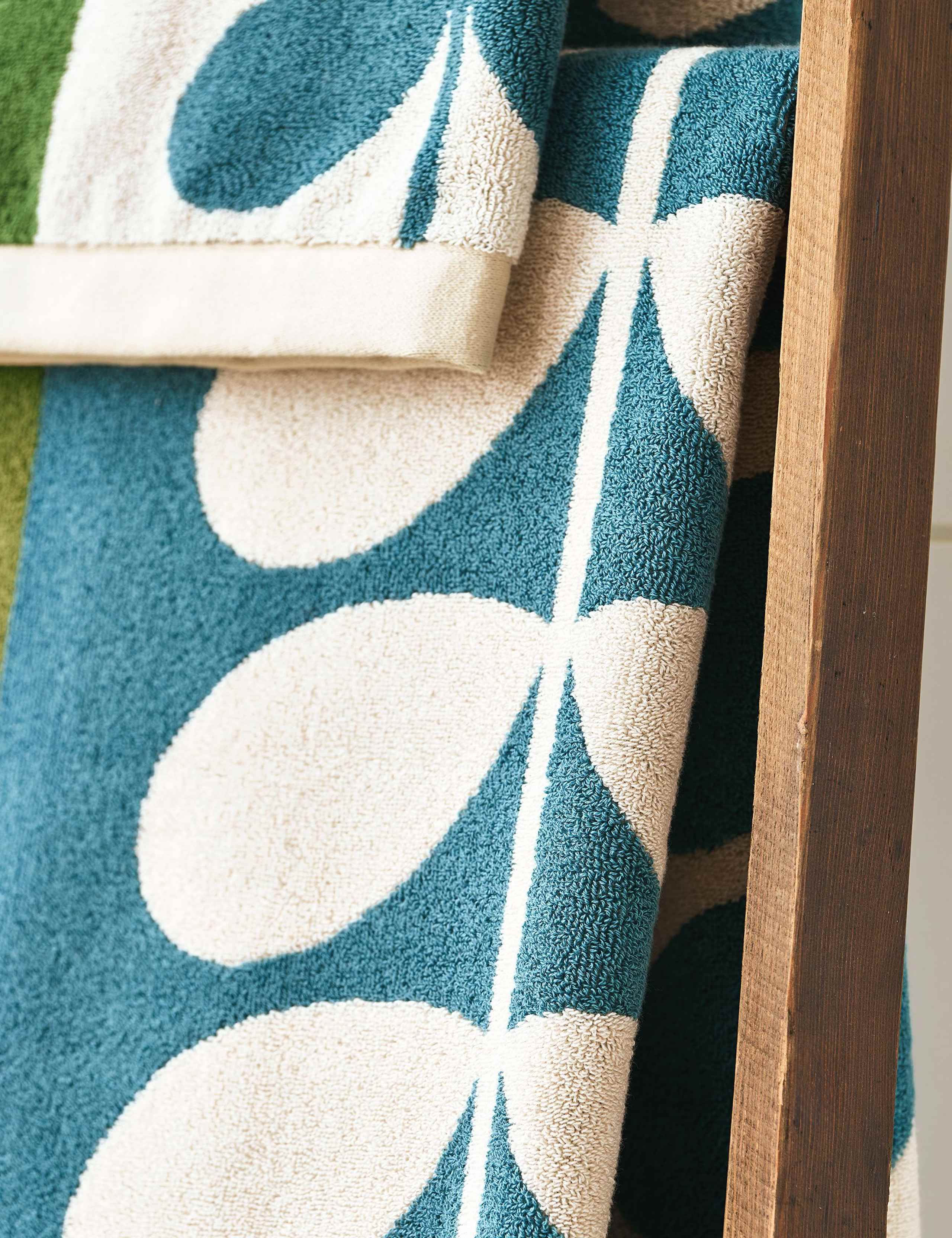 Pure Cotton Stem Check Towel 4 of 8