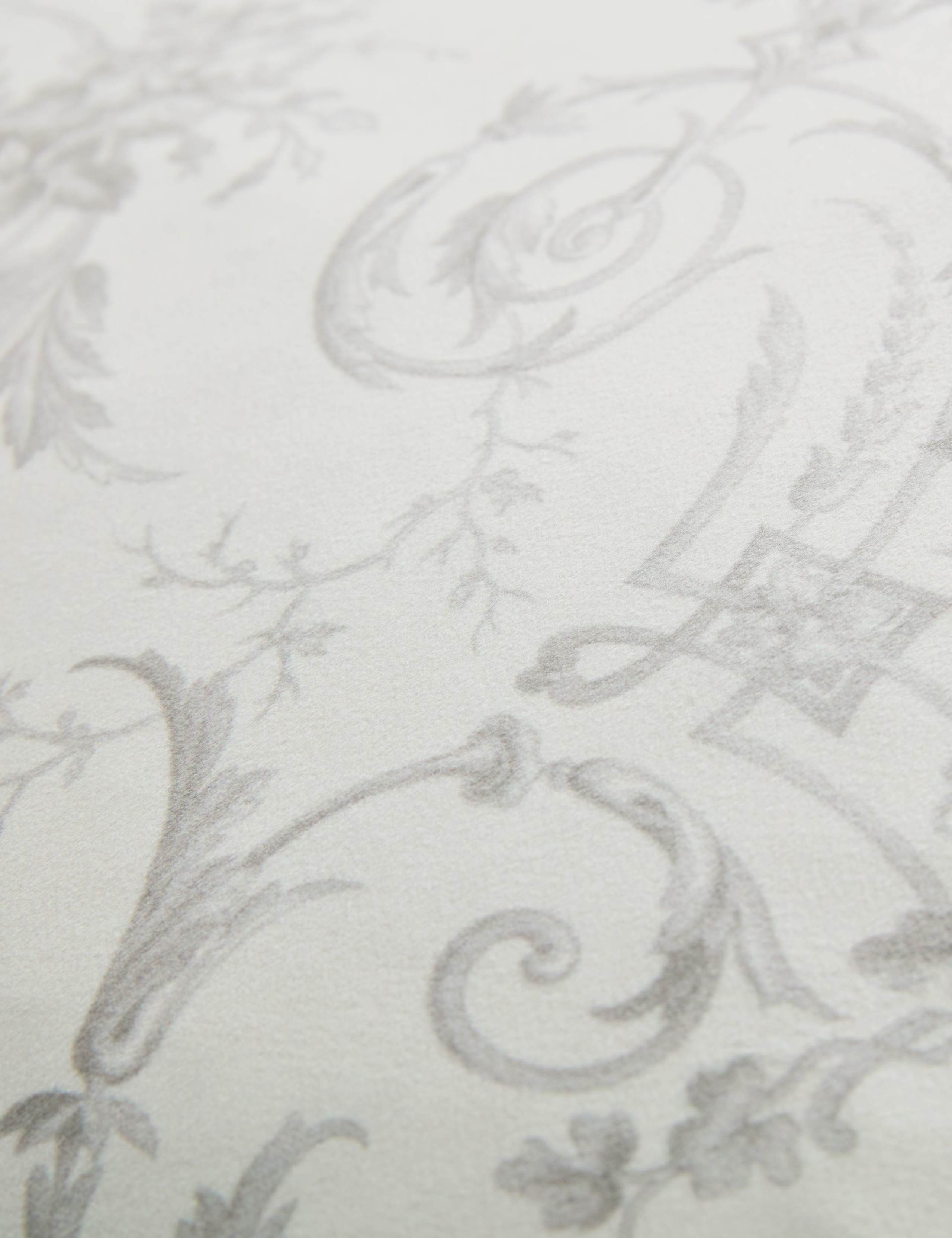 Tuileries Velvet Piped Cushion 4 of 4