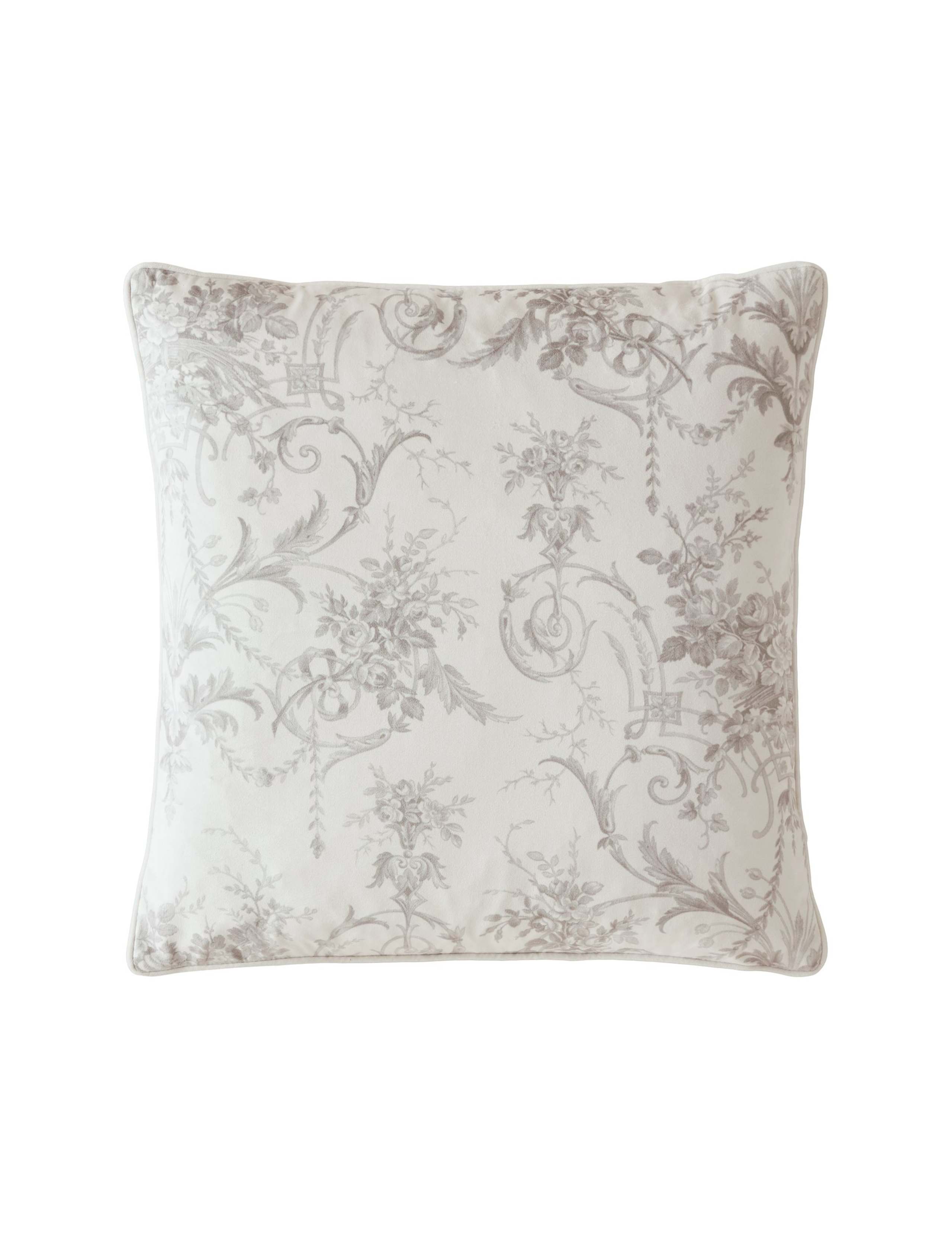 Tuileries Velvet Piped Cushion 2 of 4