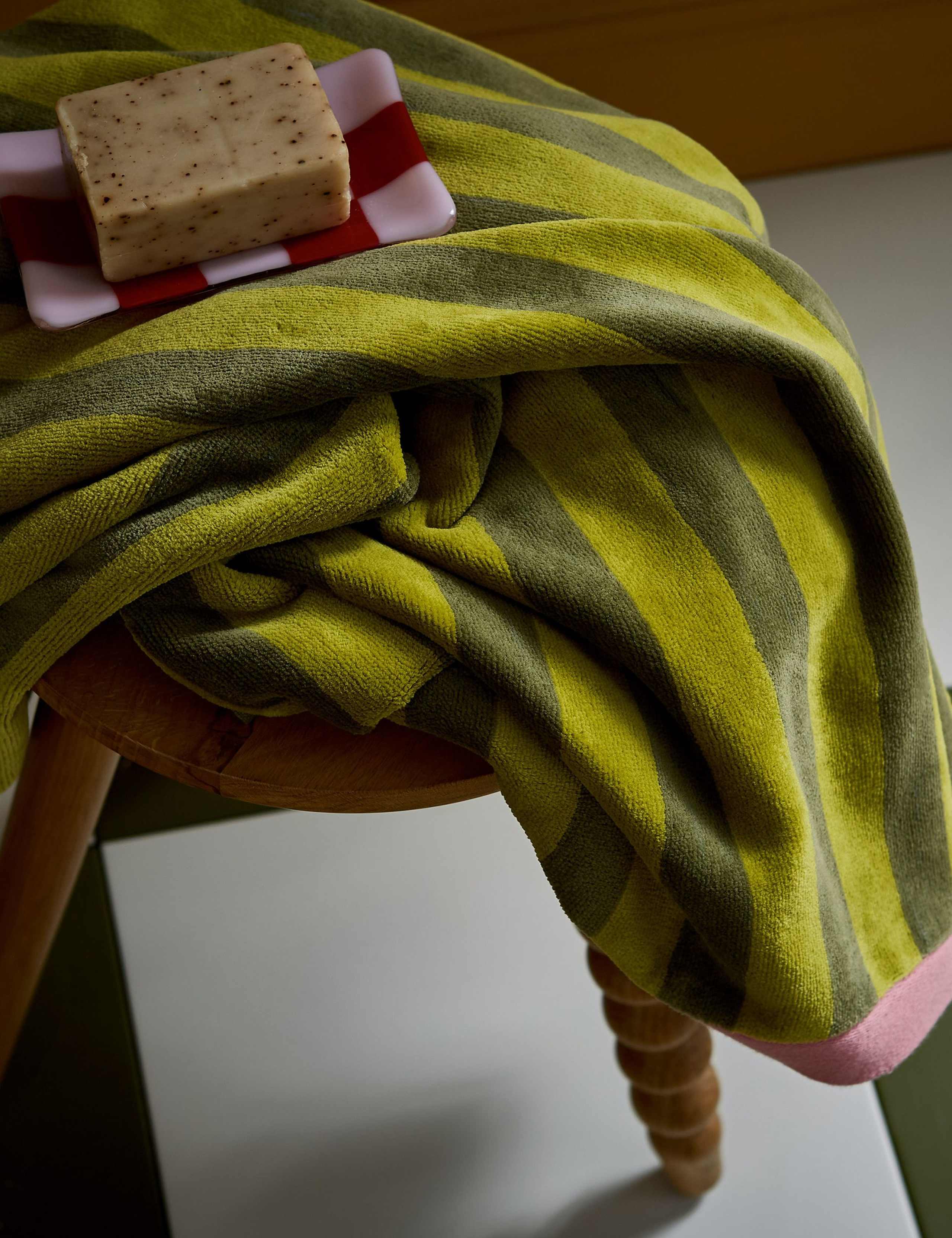 Pure Cotton Grass Stripe Towel 1 of 2