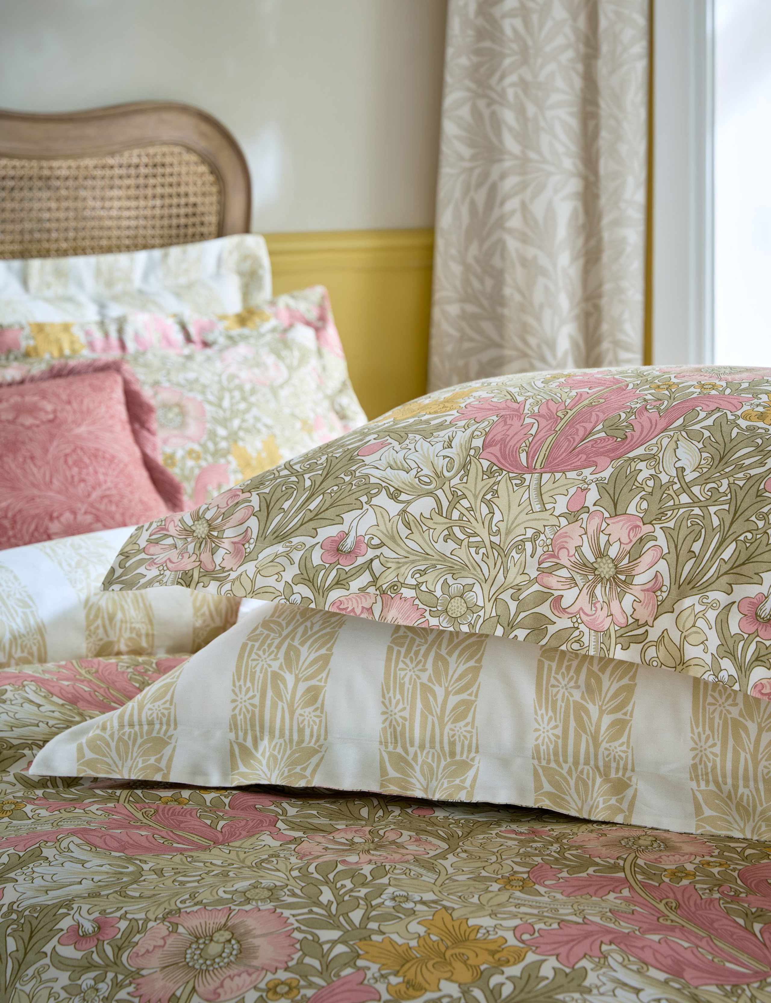 Set of 2 Pure Cotton Compton Oxford Pillowcases 1 of 3