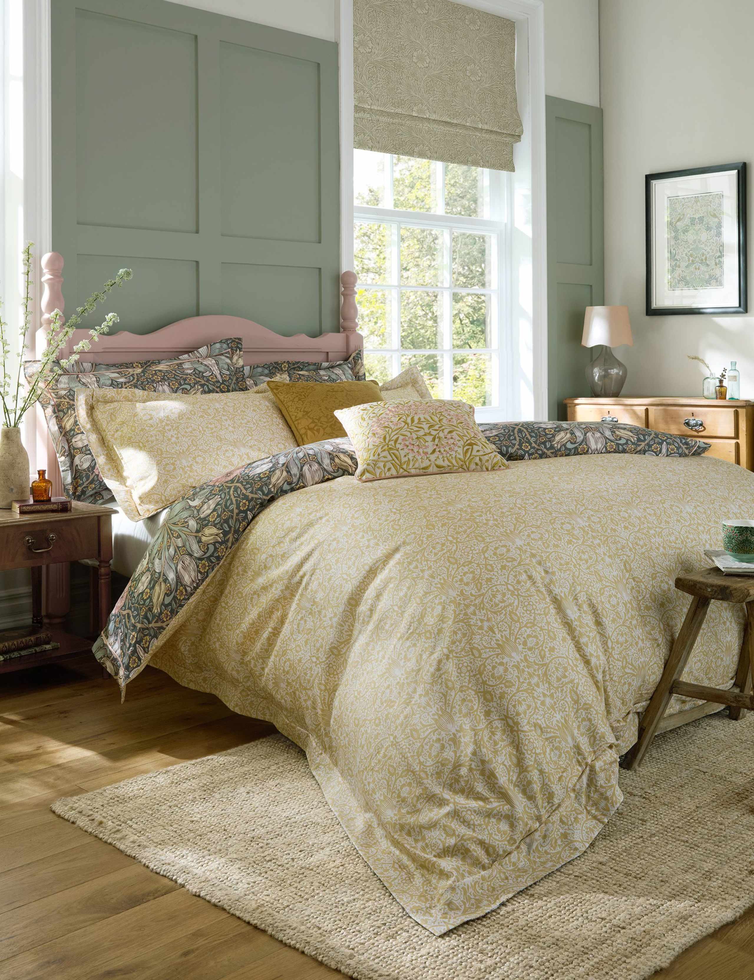 Pure Cotton Sateen Spring Thicket Bedding Set 3 of 9