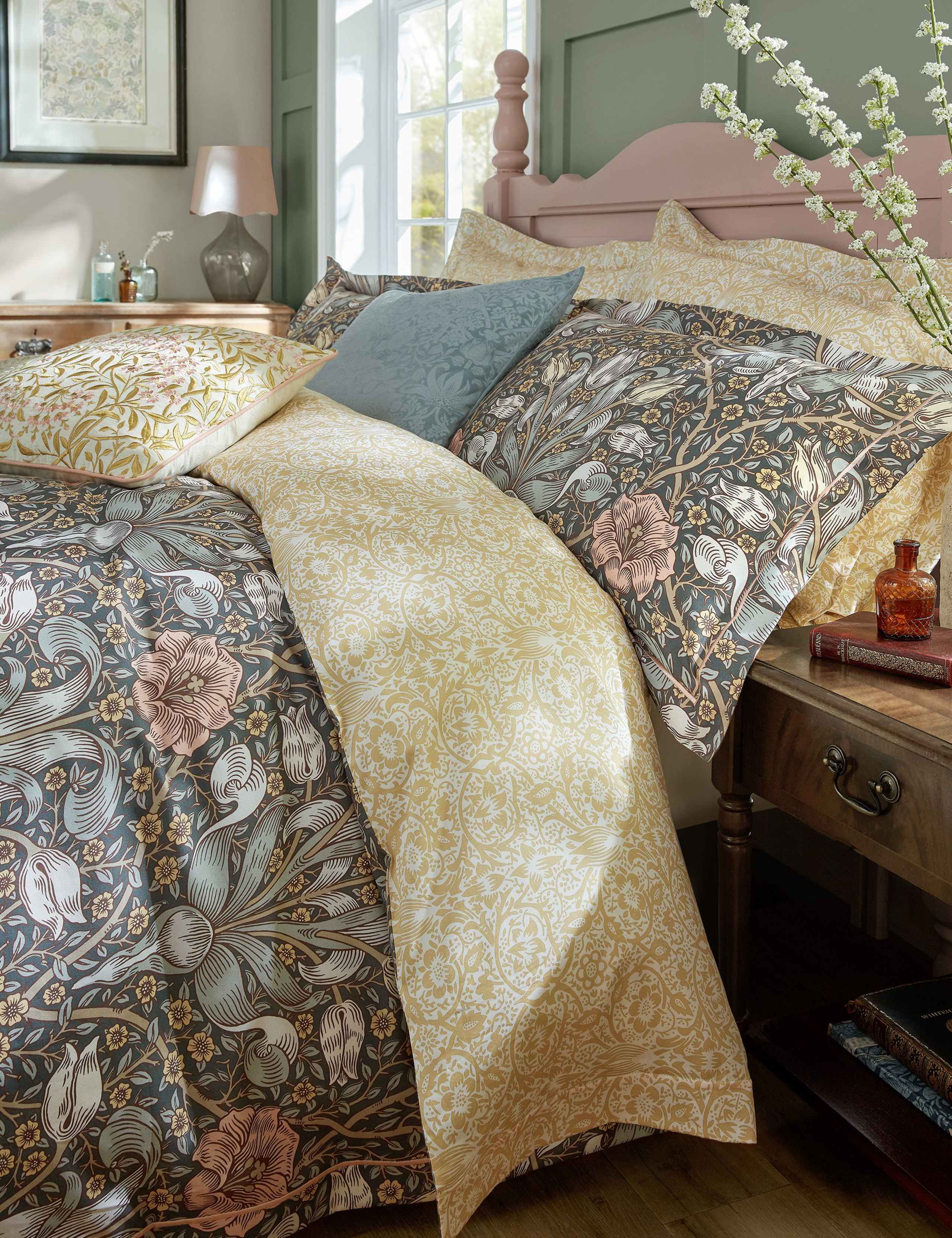 Pure Cotton Sateen Spring Thicket Bedding Set 4 of 9