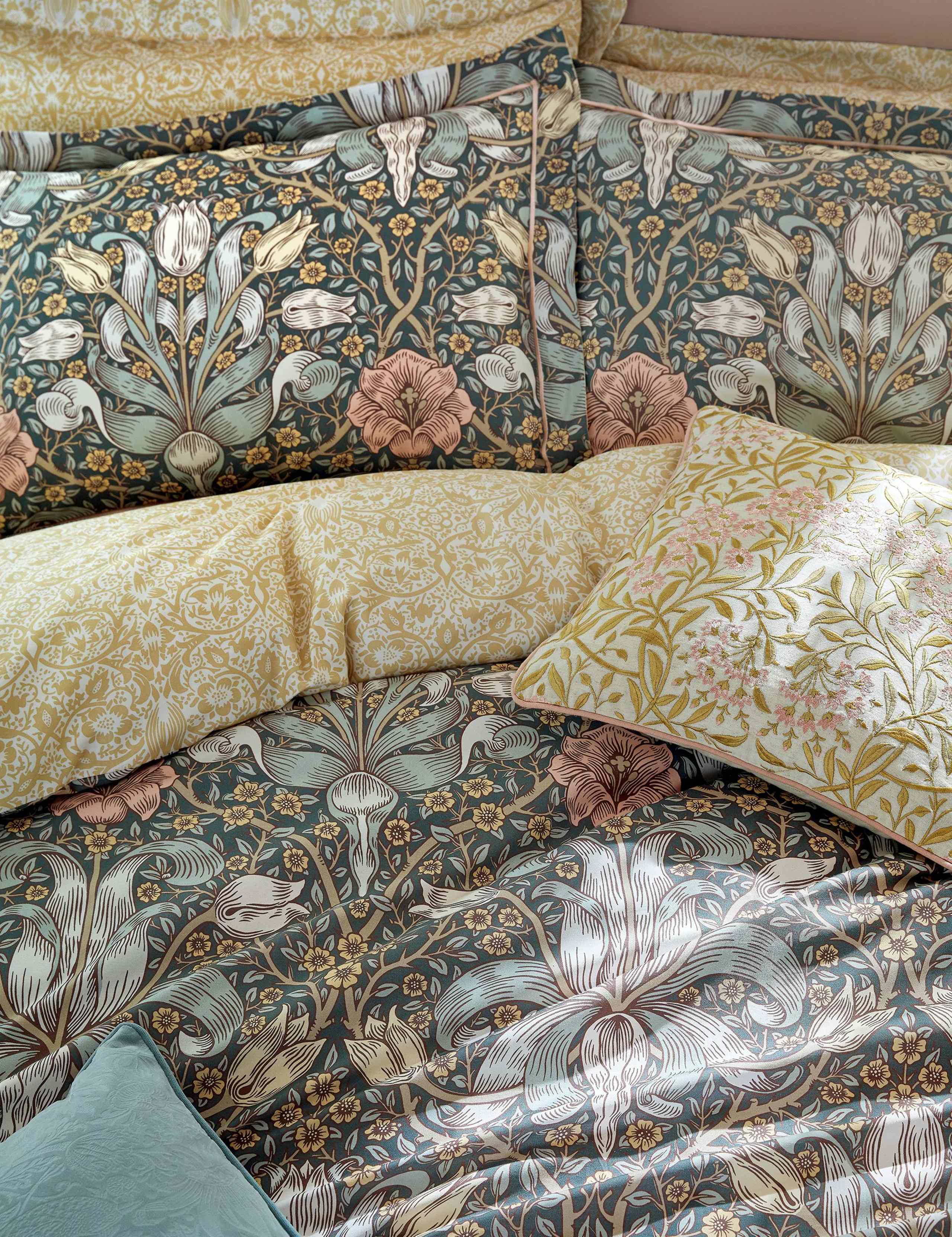 Pure Cotton Sateen Spring Thicket Bedding Set 6 of 9