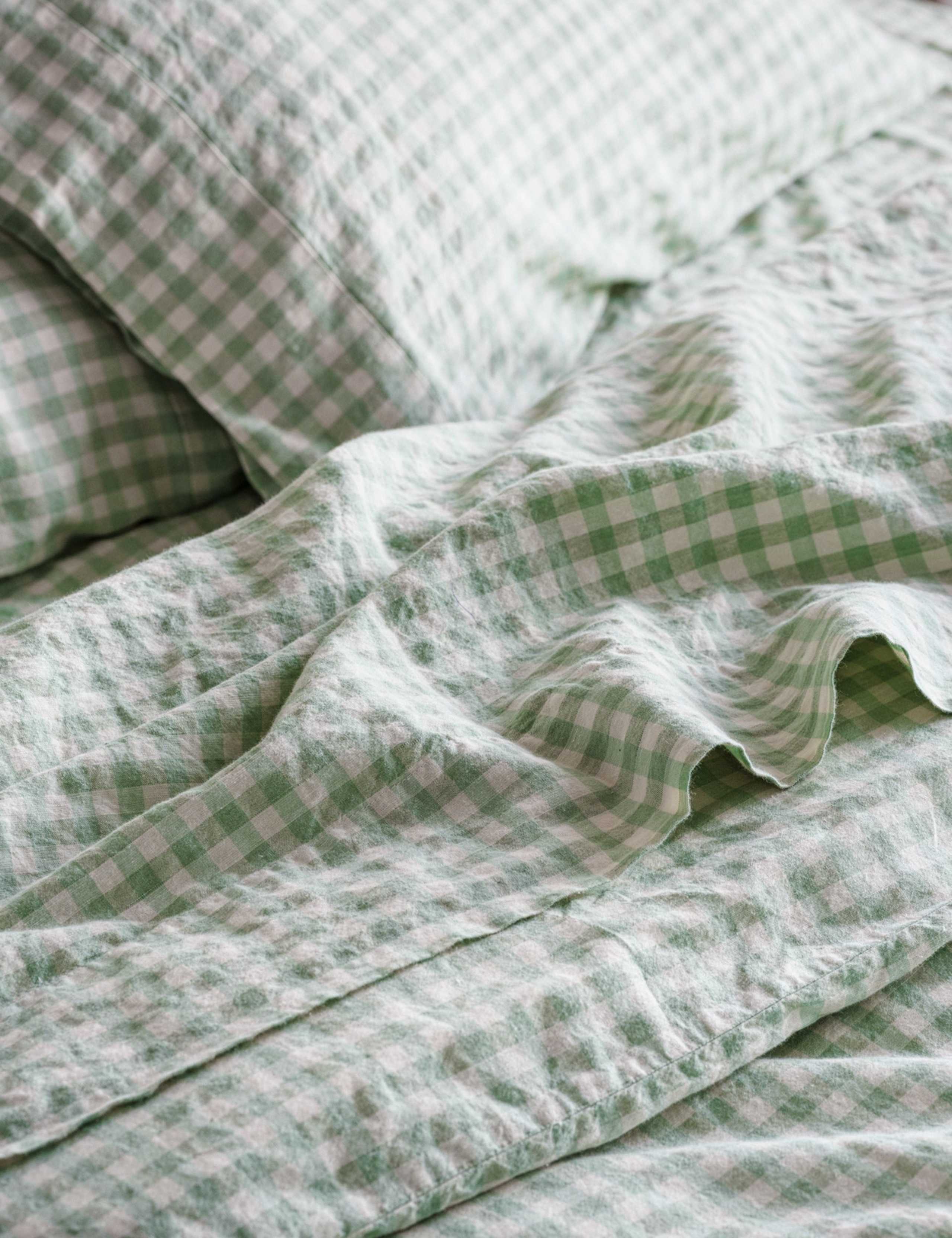 Linen Rich Gingham Flat Sheet 1 of 3