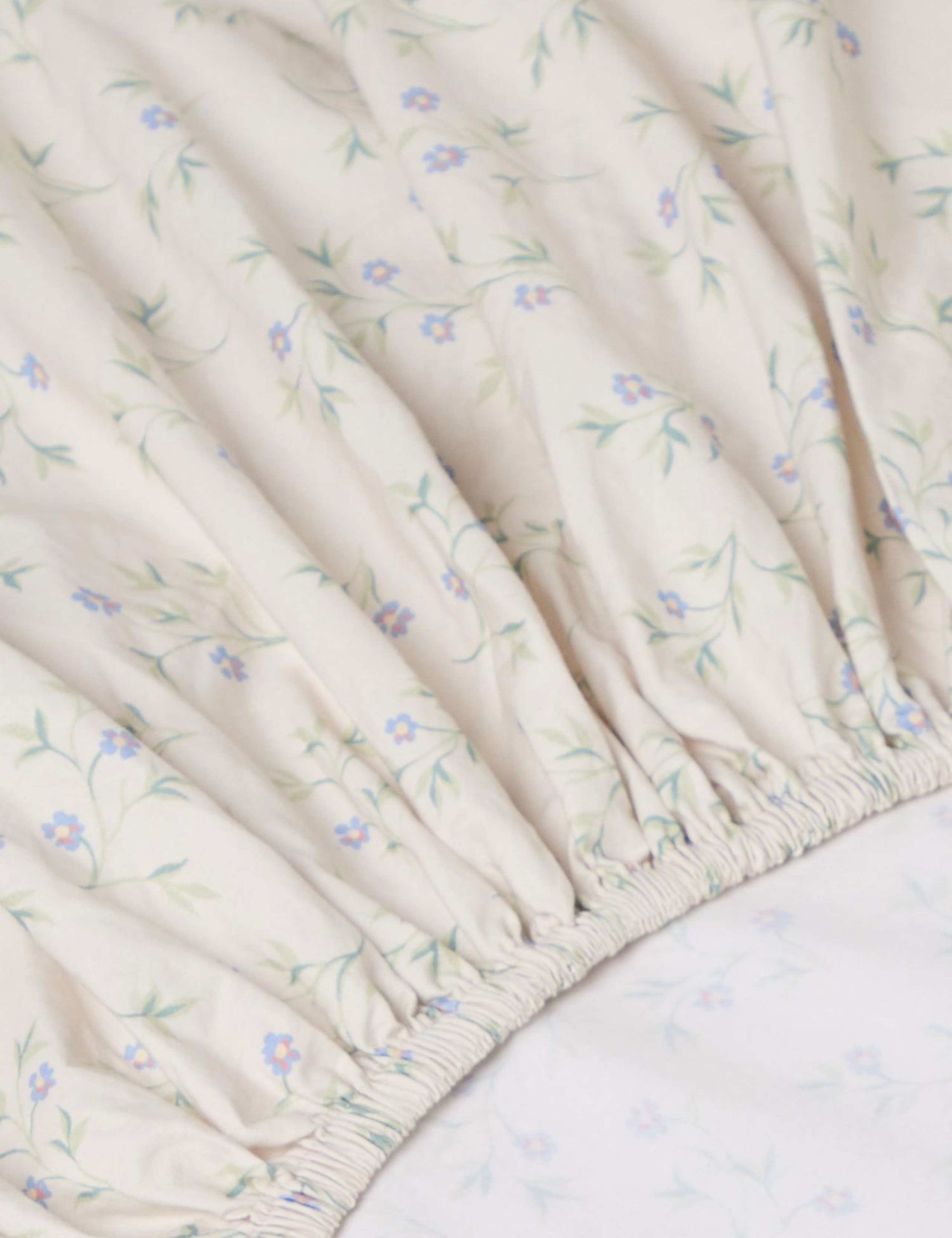 Pure Cotton Spring Sprig Fitted Sheet 3 of 3