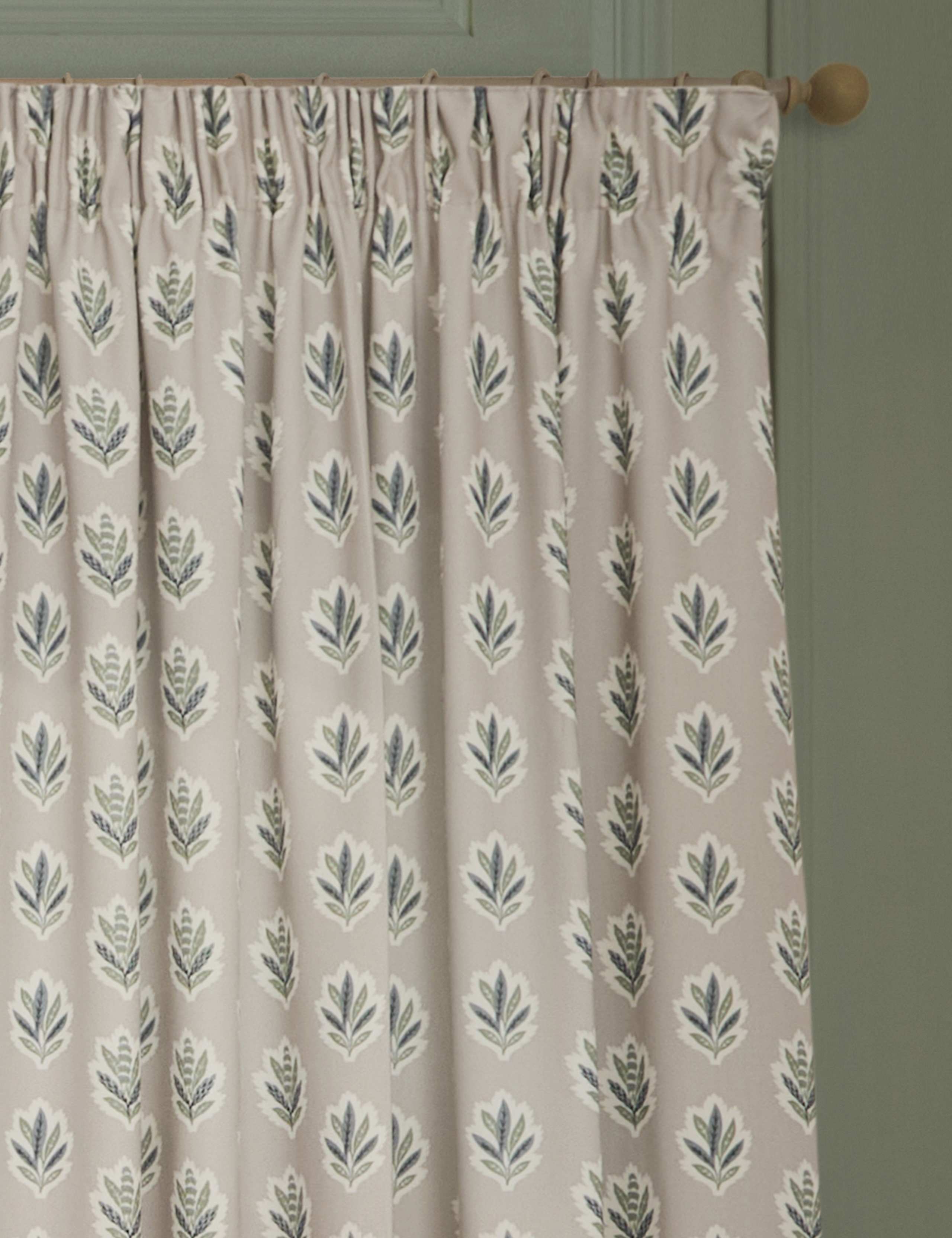 Sessile Leaf Pencil Pleat Curtains 1 of 4
