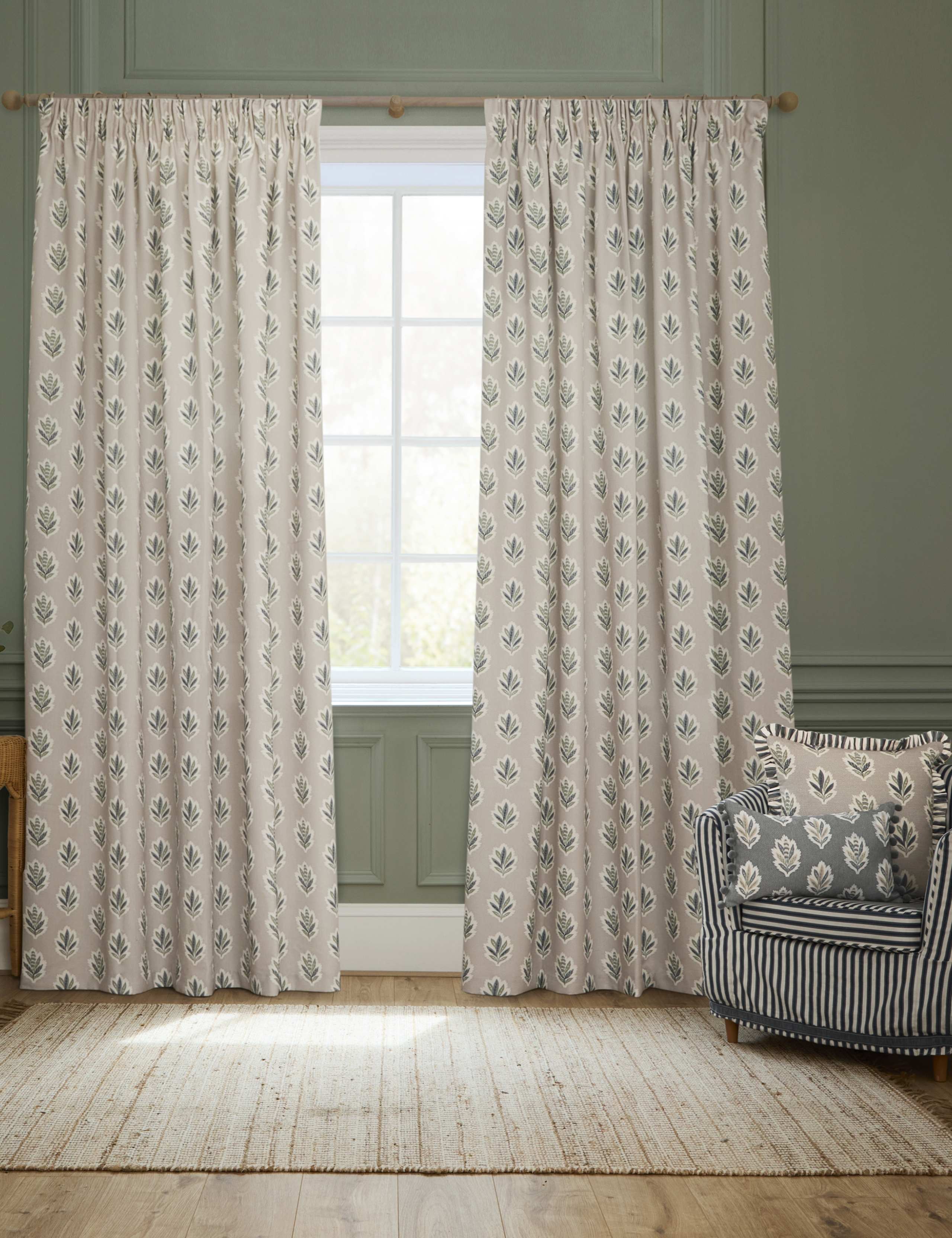 Sessile Leaf Pencil Pleat Curtains 2 of 4