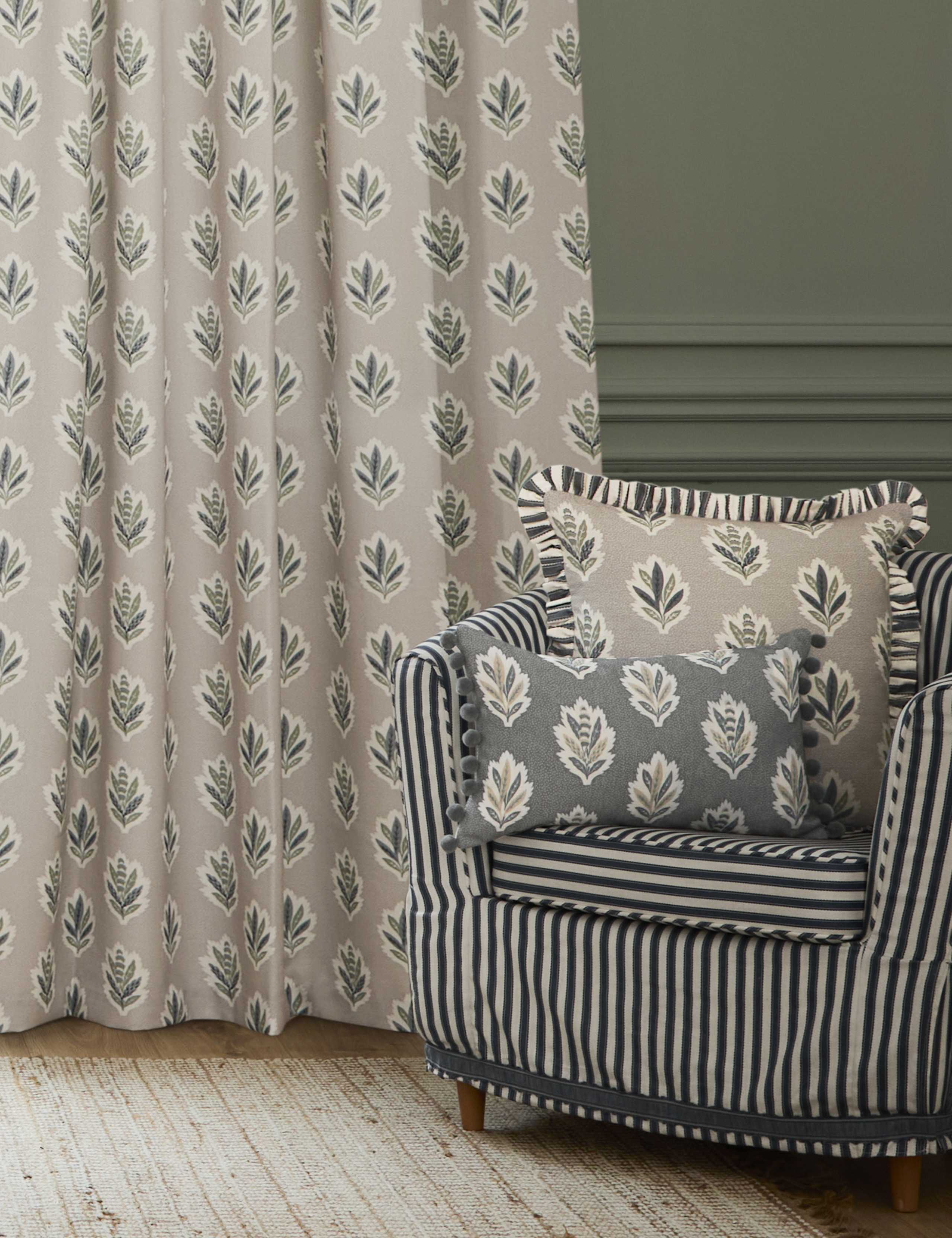 Sessile Leaf Pencil Pleat Curtains 3 of 4