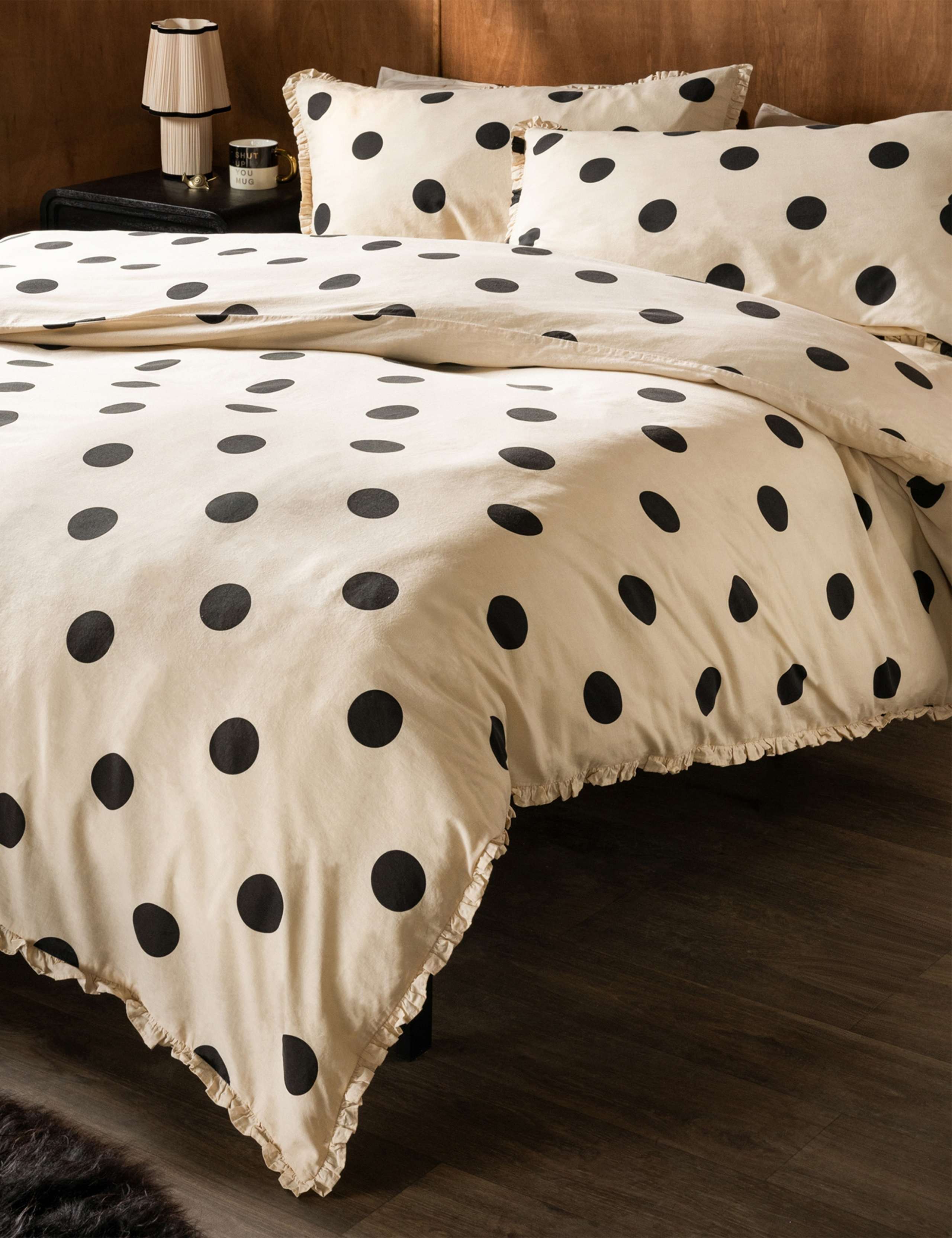 Pure Cotton Dot Noir Ruffled Bedding Set 2 of 4