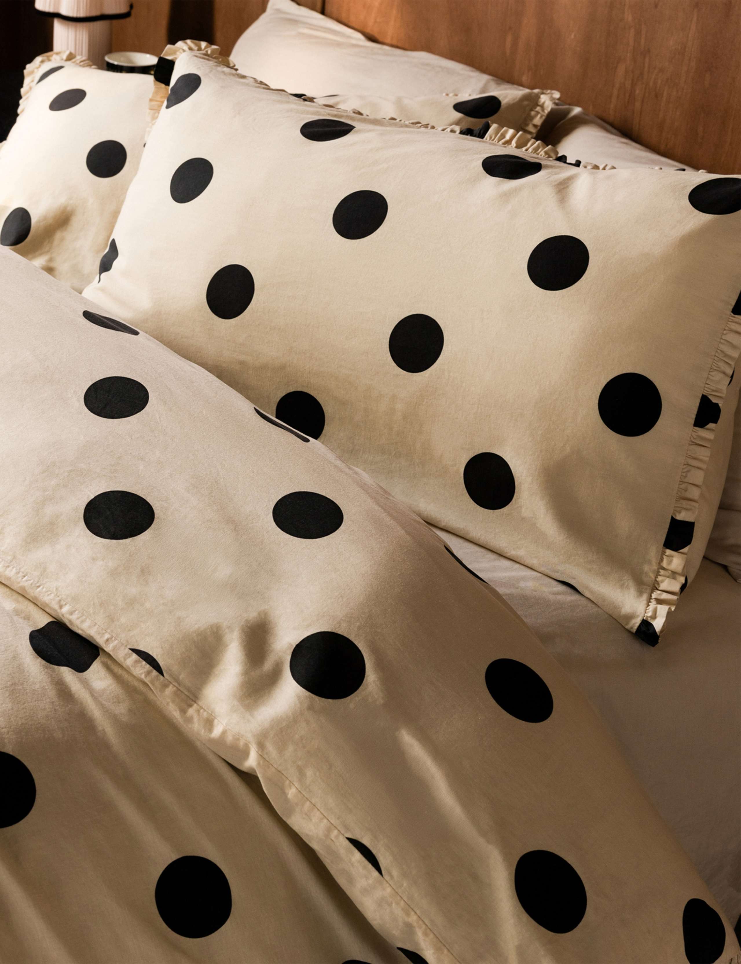 Pure Cotton Dot Noir Ruffled Bedding Set 3 of 4
