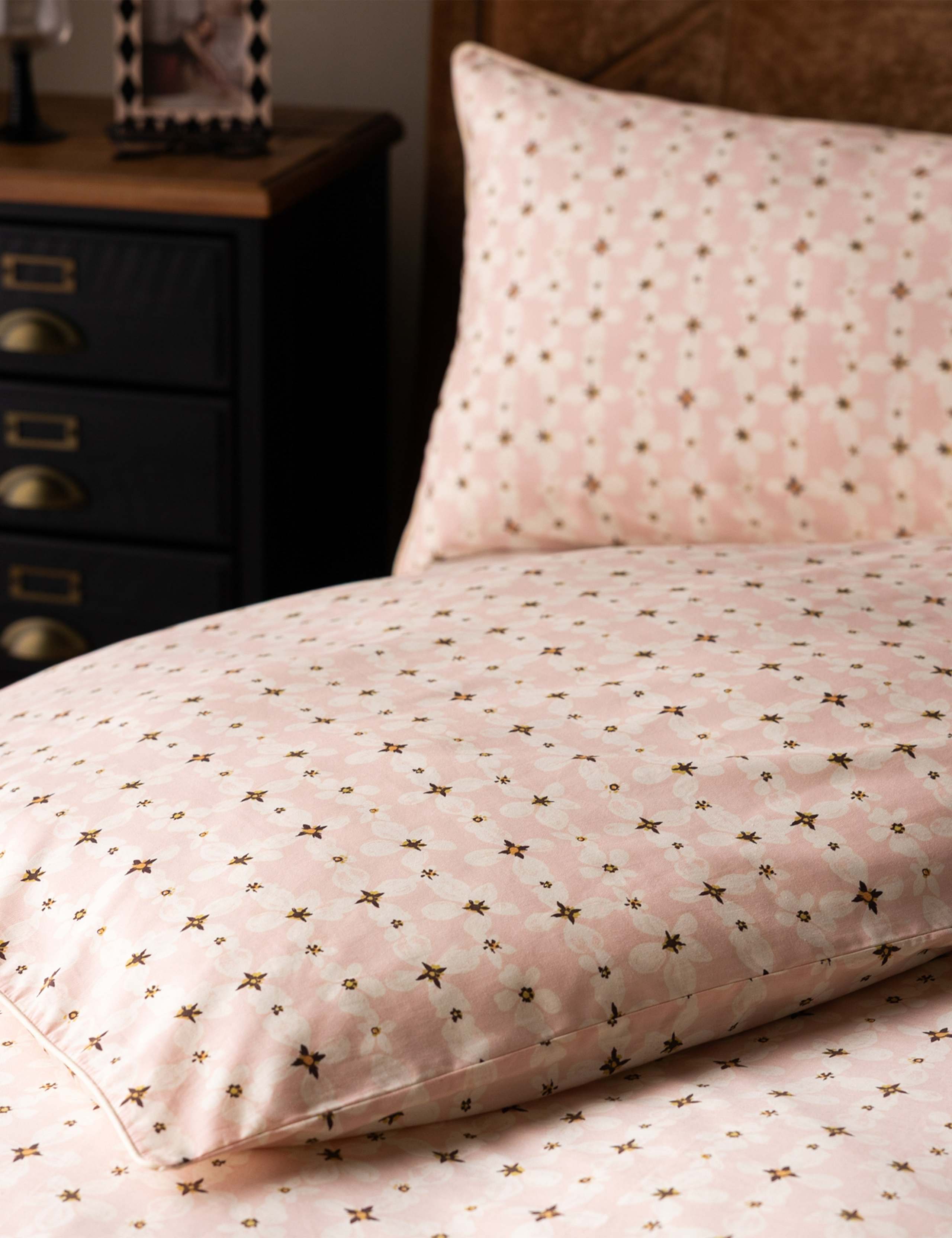 Pure Cotton Daisy Bedding Set 2 of 5