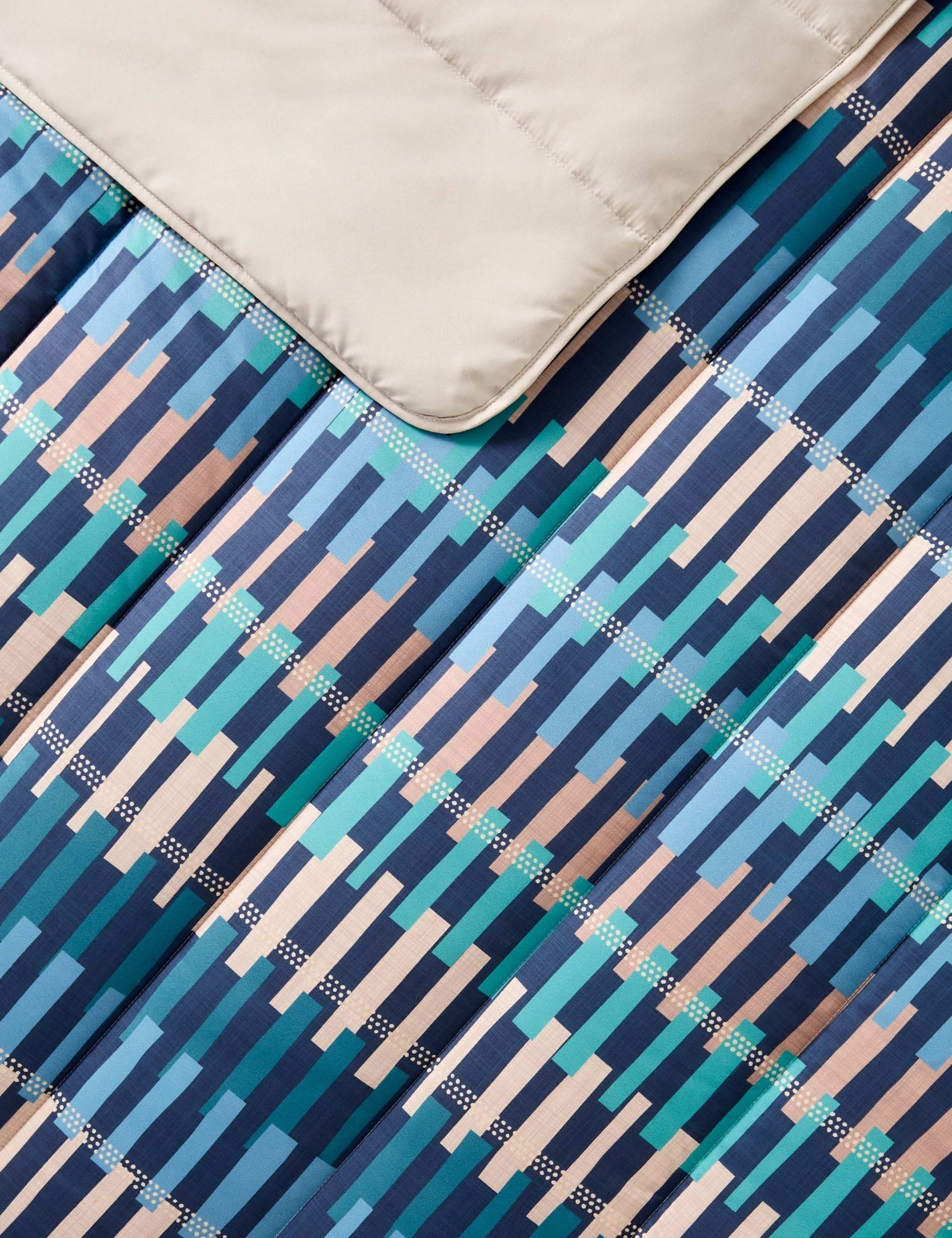Striped 10.5 Tog Coverless Duvet & Pillowcases 3 of 7